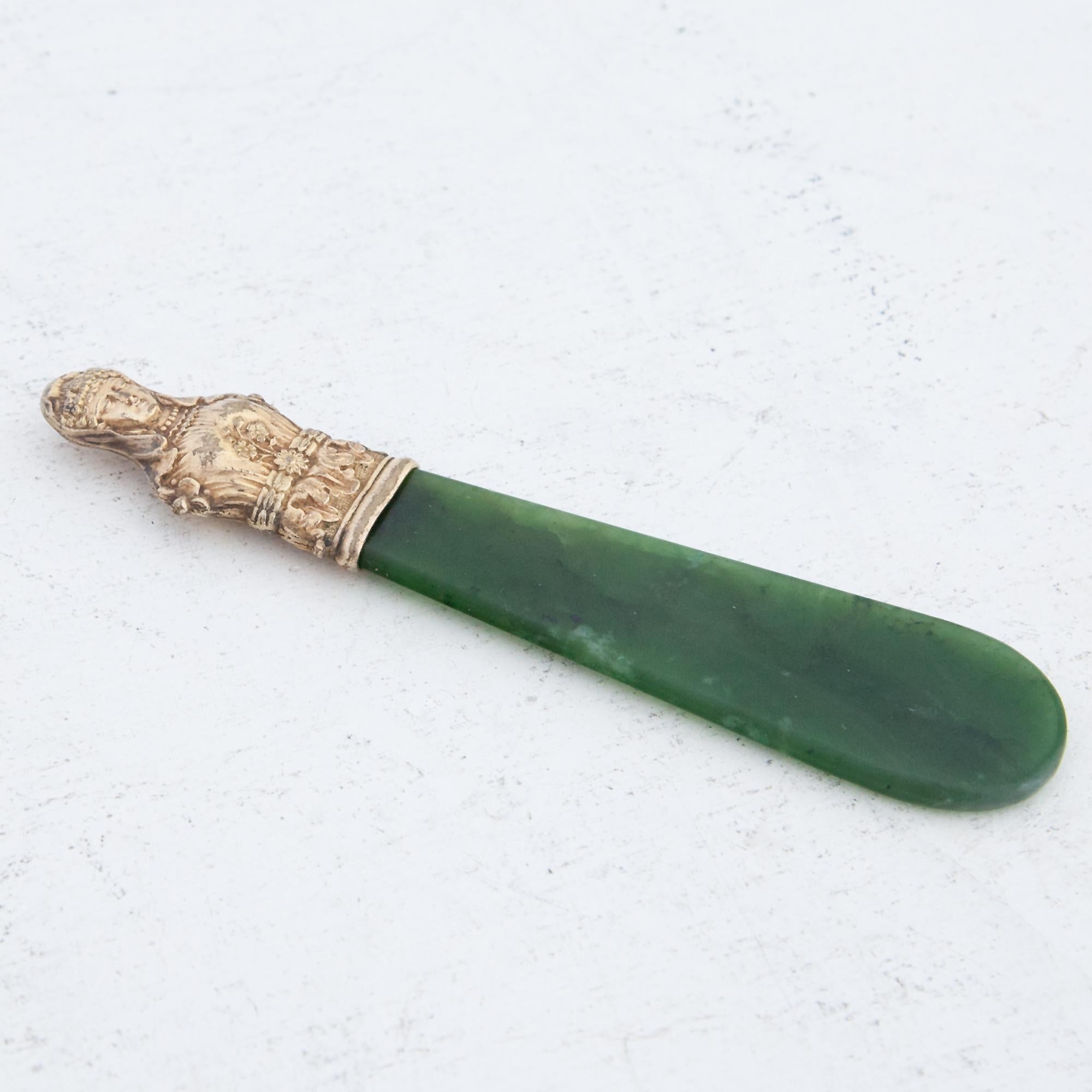 Small caviar knife with green nephrite scabbard and gilded handle.