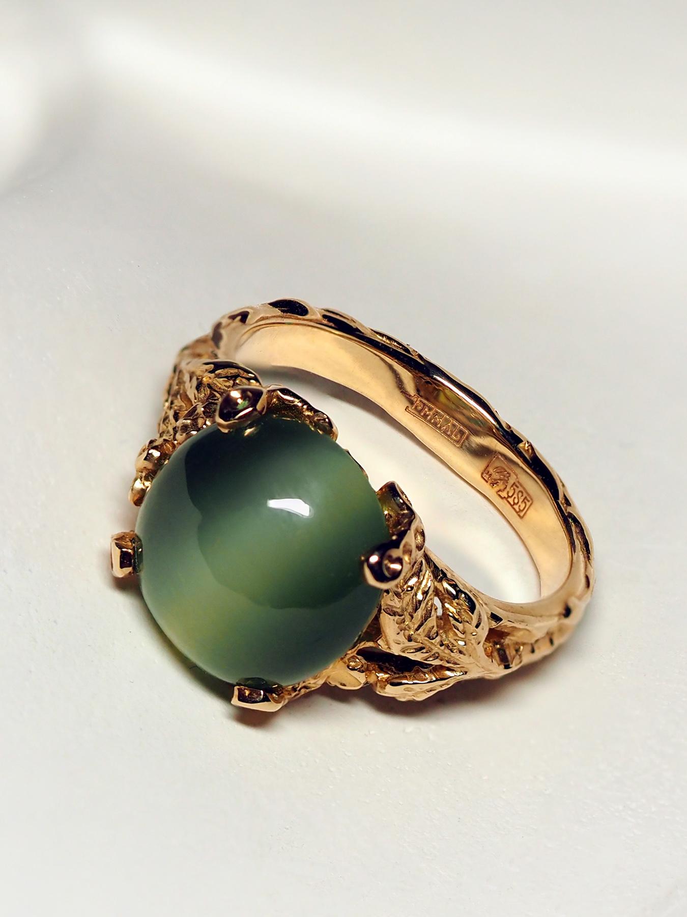 Nephrite Jade Gold Ring Green Cats Eye Effect Chatoyancy Art Nouveau style For Sale 2