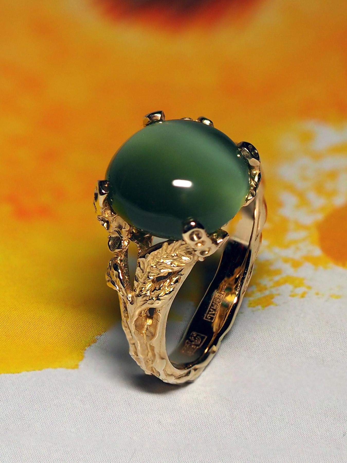 Nephrite Jade Gold Ring Green Cats Eye Effect Chatoyancy Art Nouveau style For Sale 3