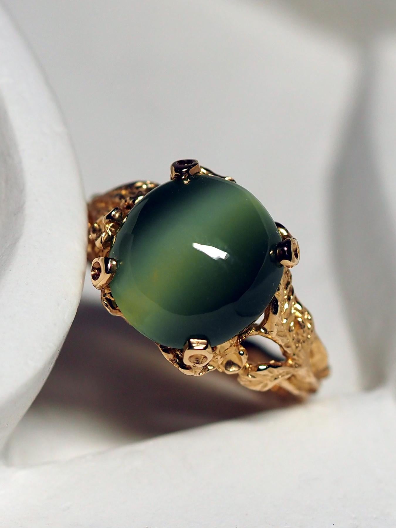 Nephrite Jade Gold Ring Green Cats Eye Effect Chatoyancy Art Nouveau style For Sale 1