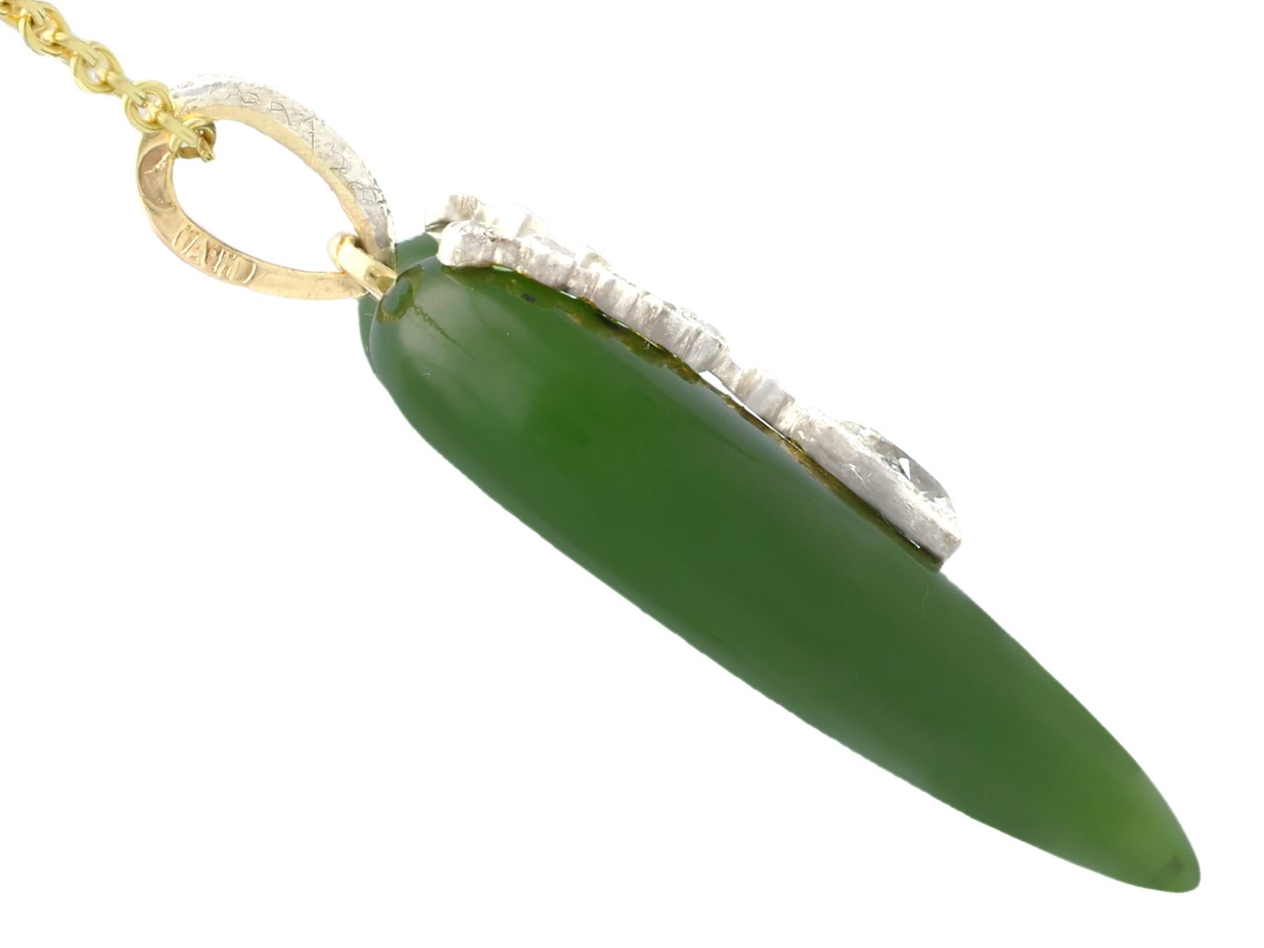 Nephrite Jade and Diamond Yellow Gold Necklace In Excellent Condition In Jesmond, Newcastle Upon Tyne