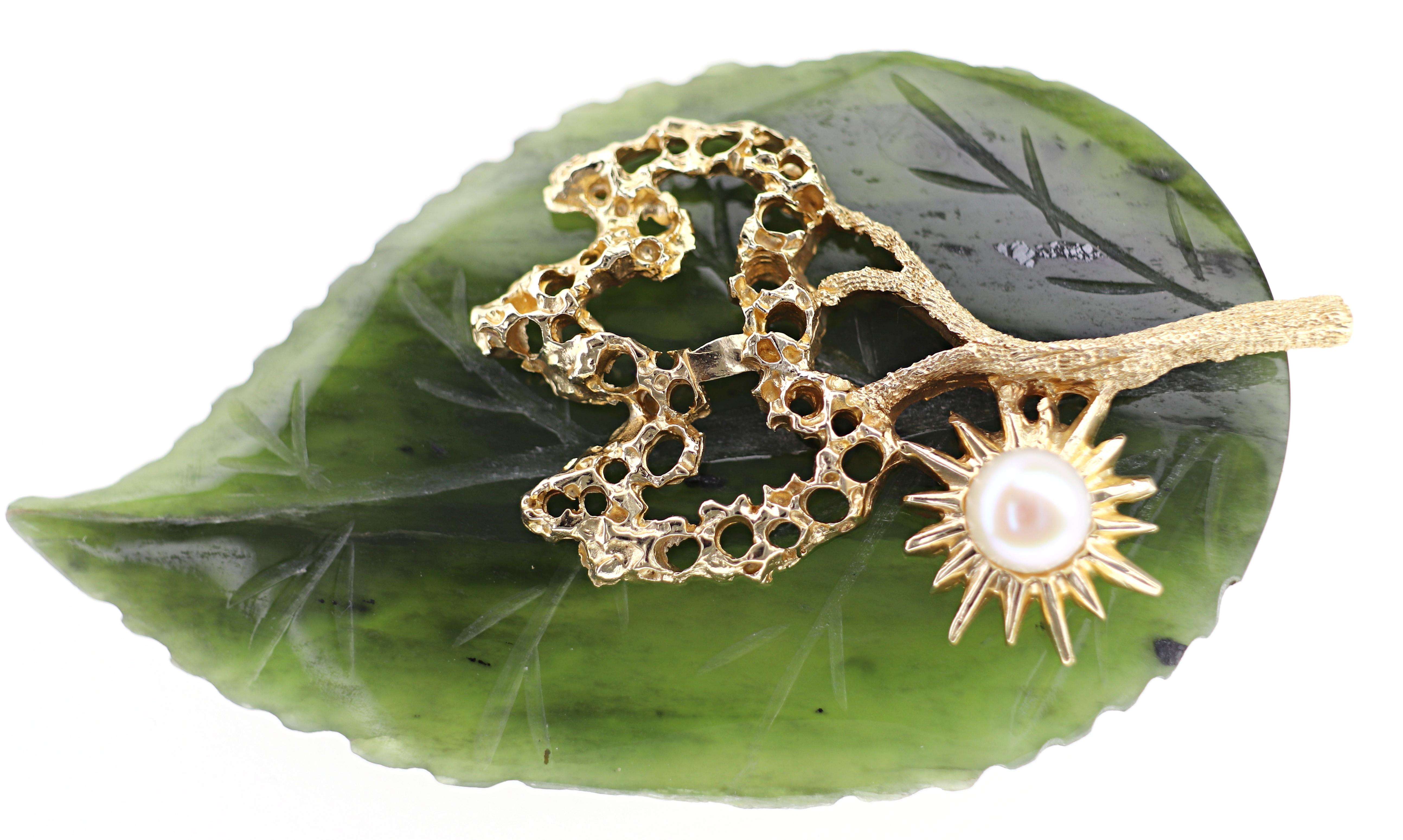 Nephrite Jade, Cultured Pearl, 14K Yellow Gold Brooch In Good Condition For Sale In Pleasant Hill, CA
