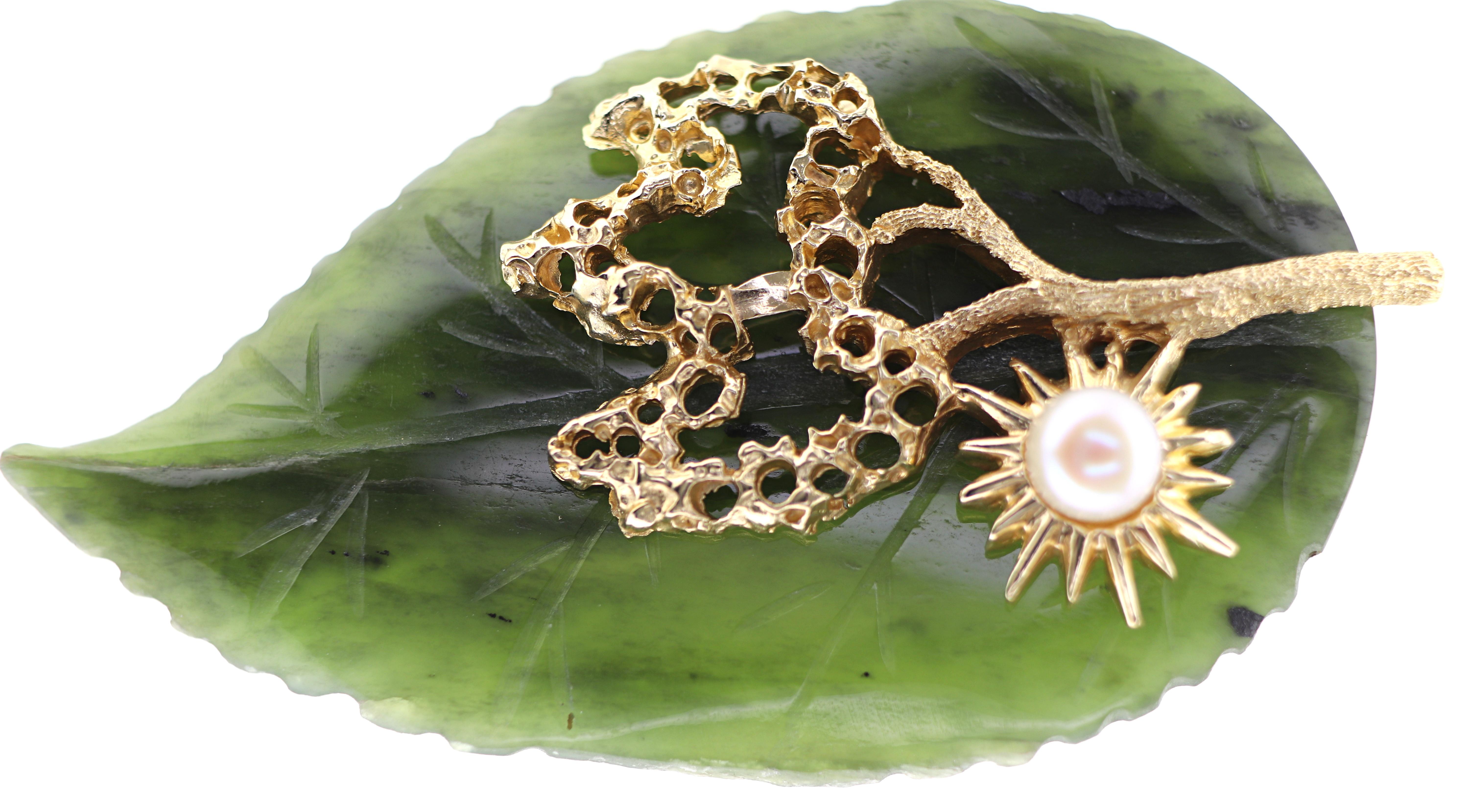 Women's or Men's Nephrite Jade, Cultured Pearl, 14K Yellow Gold Brooch For Sale