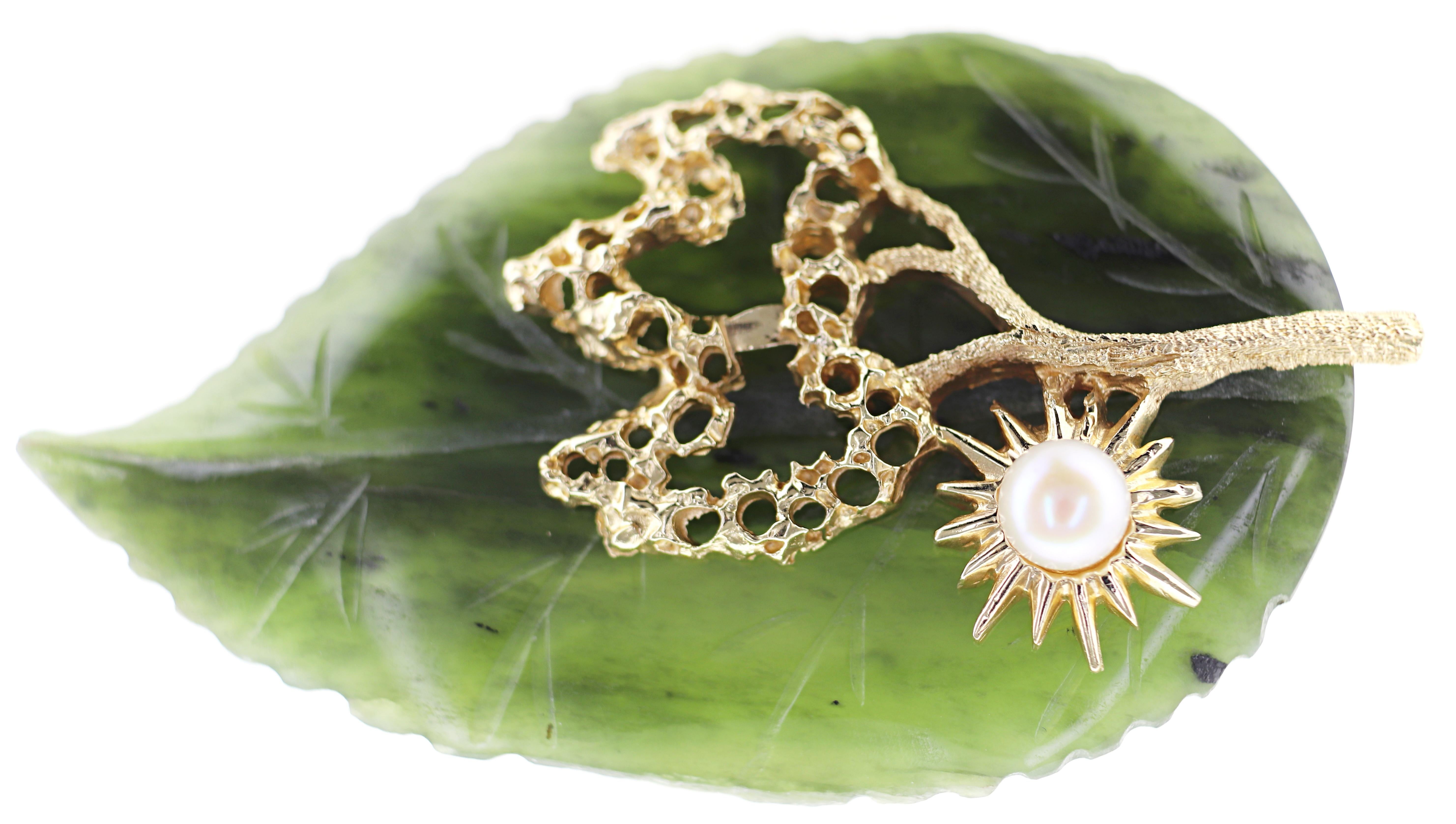 Nephrite Jade, Cultured Pearl, 14K Yellow Gold Brooch For Sale 1