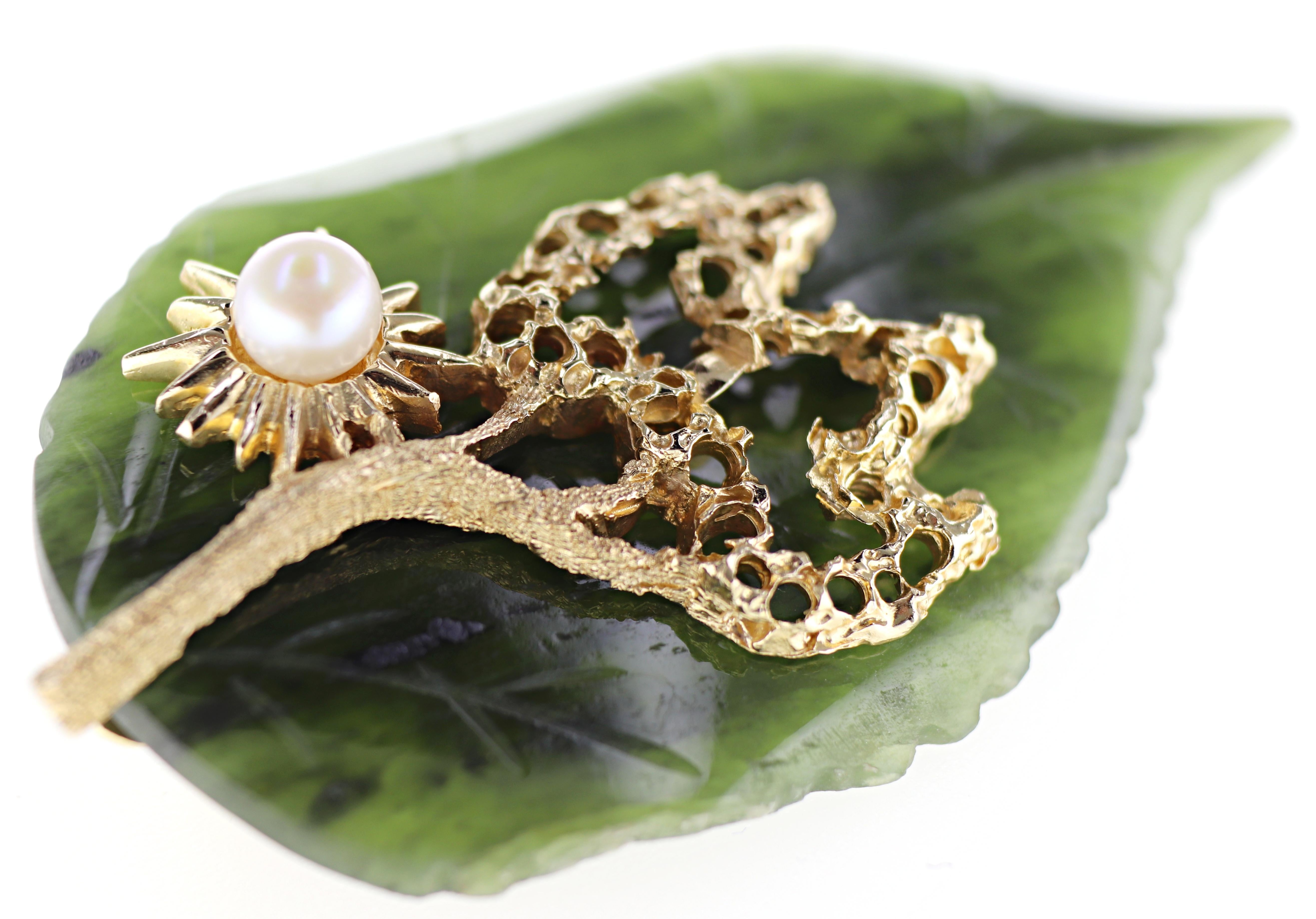 Nephrite Jade, Cultured Pearl, 14K Yellow Gold Brooch For Sale 2