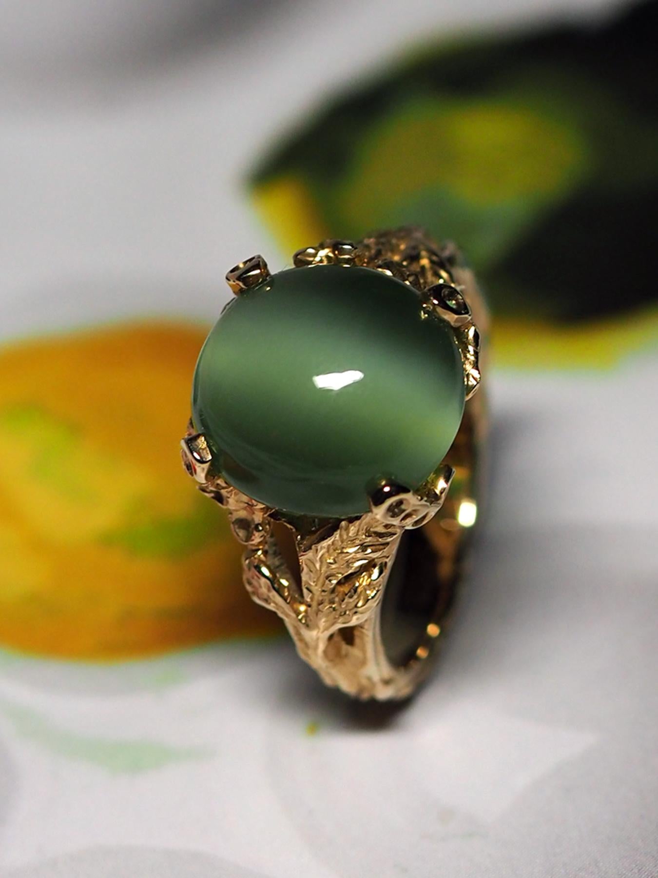 Cabochon Nephrite Jade Gold Ring Green Cats Eye Effect Chatoyancy Engagement Ring For Sale