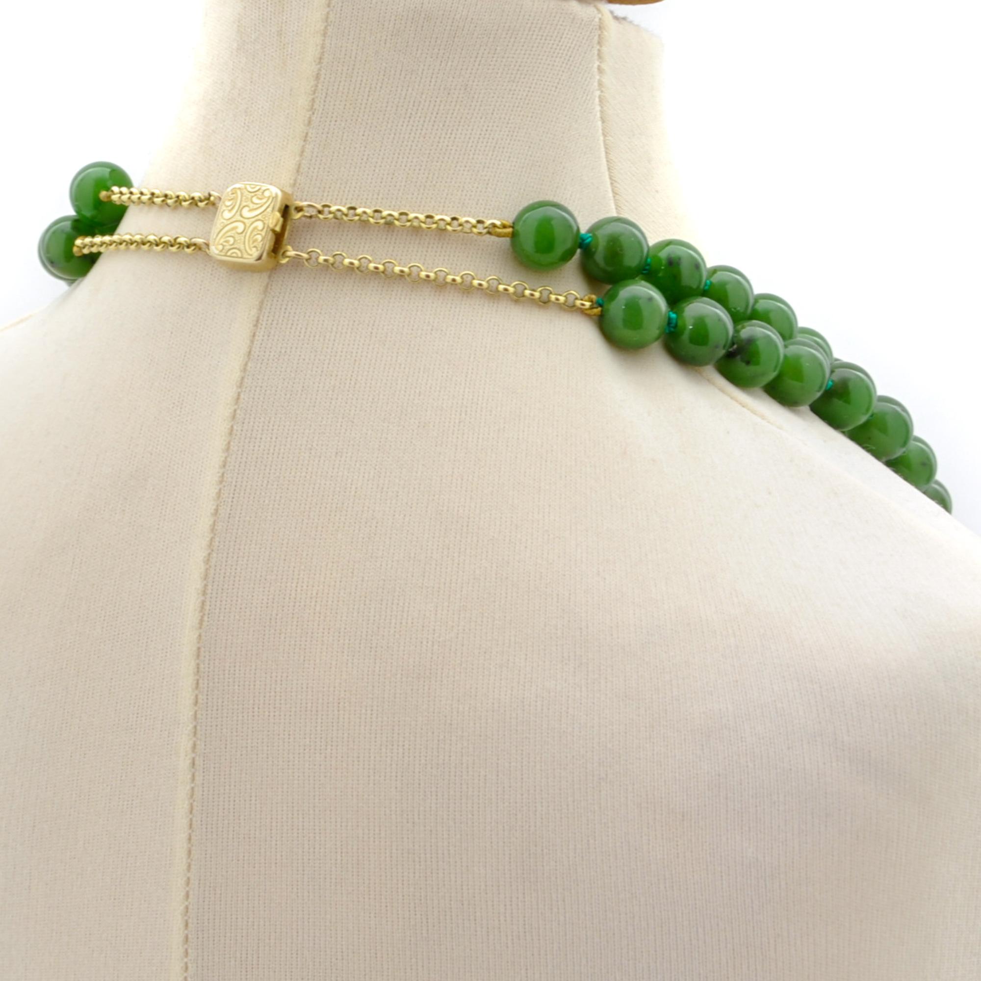 Art Deco Nephrite Jade Two-Strand Beaded Necklace In Good Condition For Sale In Rotterdam, NL