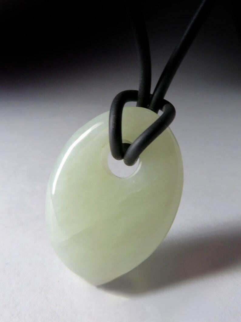 Pendentif unisexe de style LOTR en jade blanc et pierre précieuse néphrite Neuf - En vente à Berlin, DE
