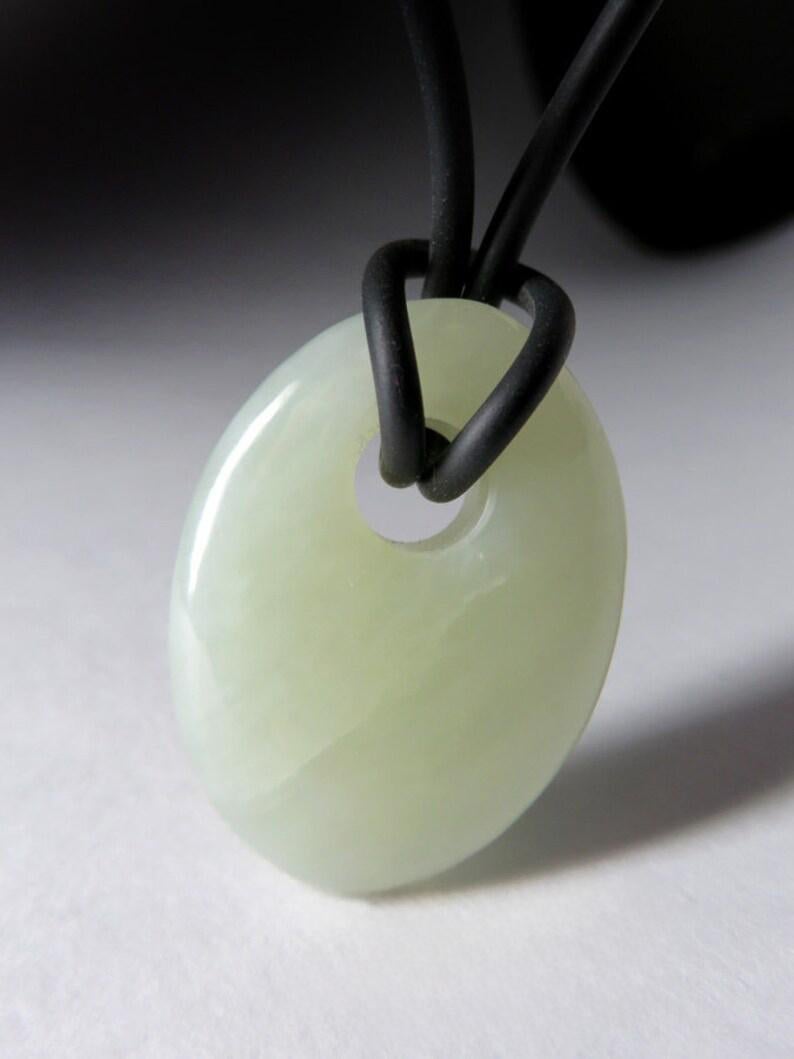 Pendentif unisexe de style LOTR en jade blanc et pierre précieuse néphrite Unisexe en vente