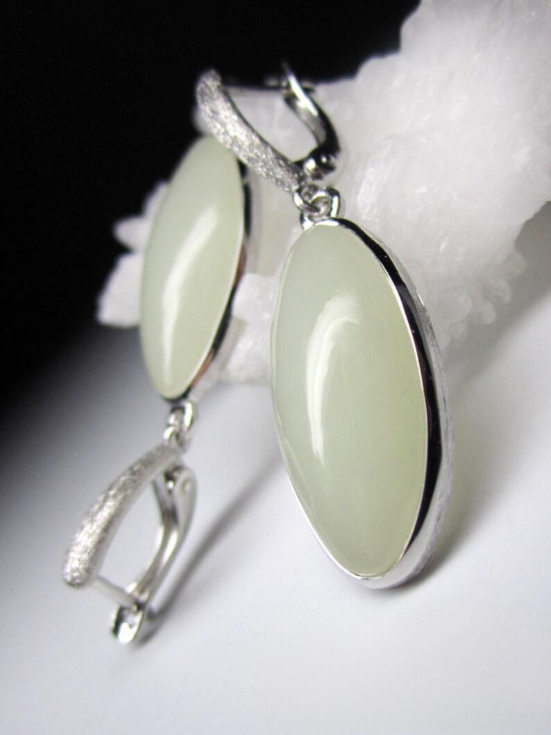 Boucles d'oreilles en argent néphrite blanc nuage de style Queen Daenerys style Game of Thrones en vente 1