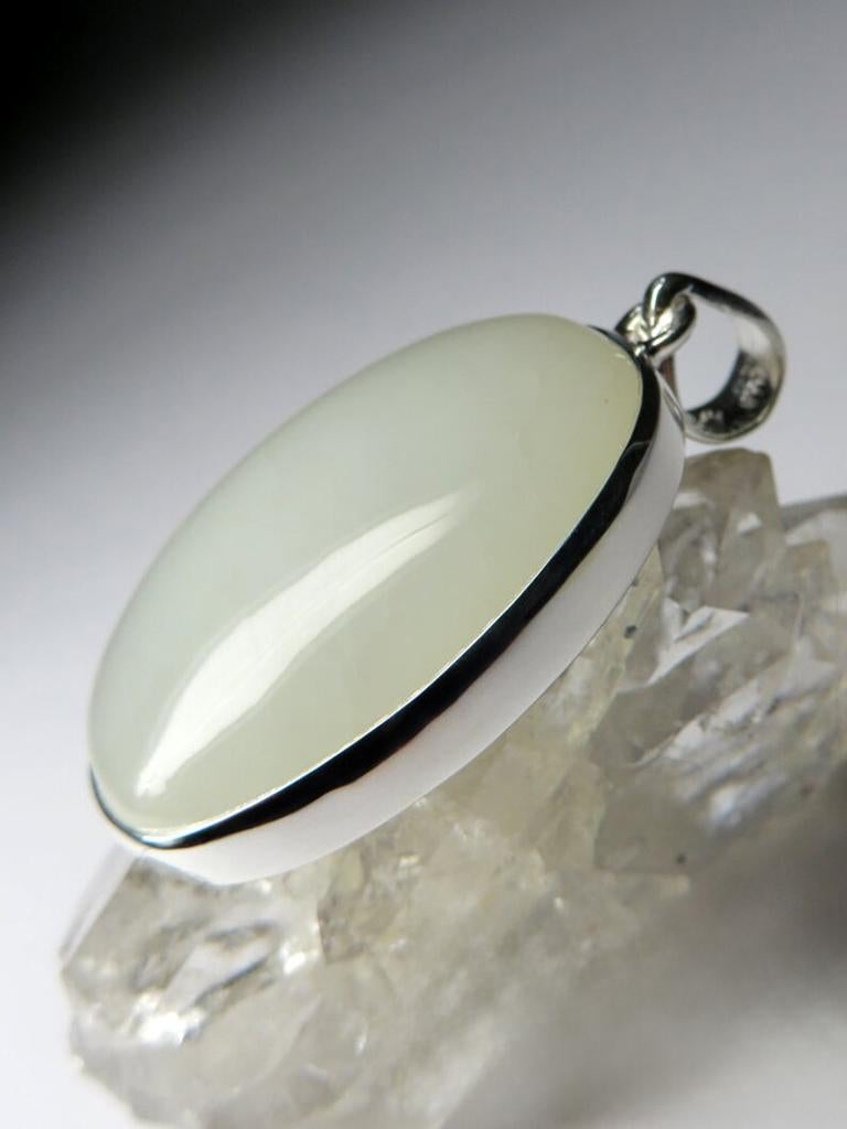 Nephrit Silber Anhänger Jade Natürlich Weiß Opak Healing Oval Cabochon Edelstein (Ovalschliff) im Angebot