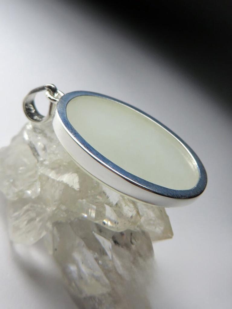 Nephrit Silber Anhänger Jade Natürlich Weiß Opak Healing Oval Cabochon Edelstein im Zustand „Neu“ in Berlin, DE
