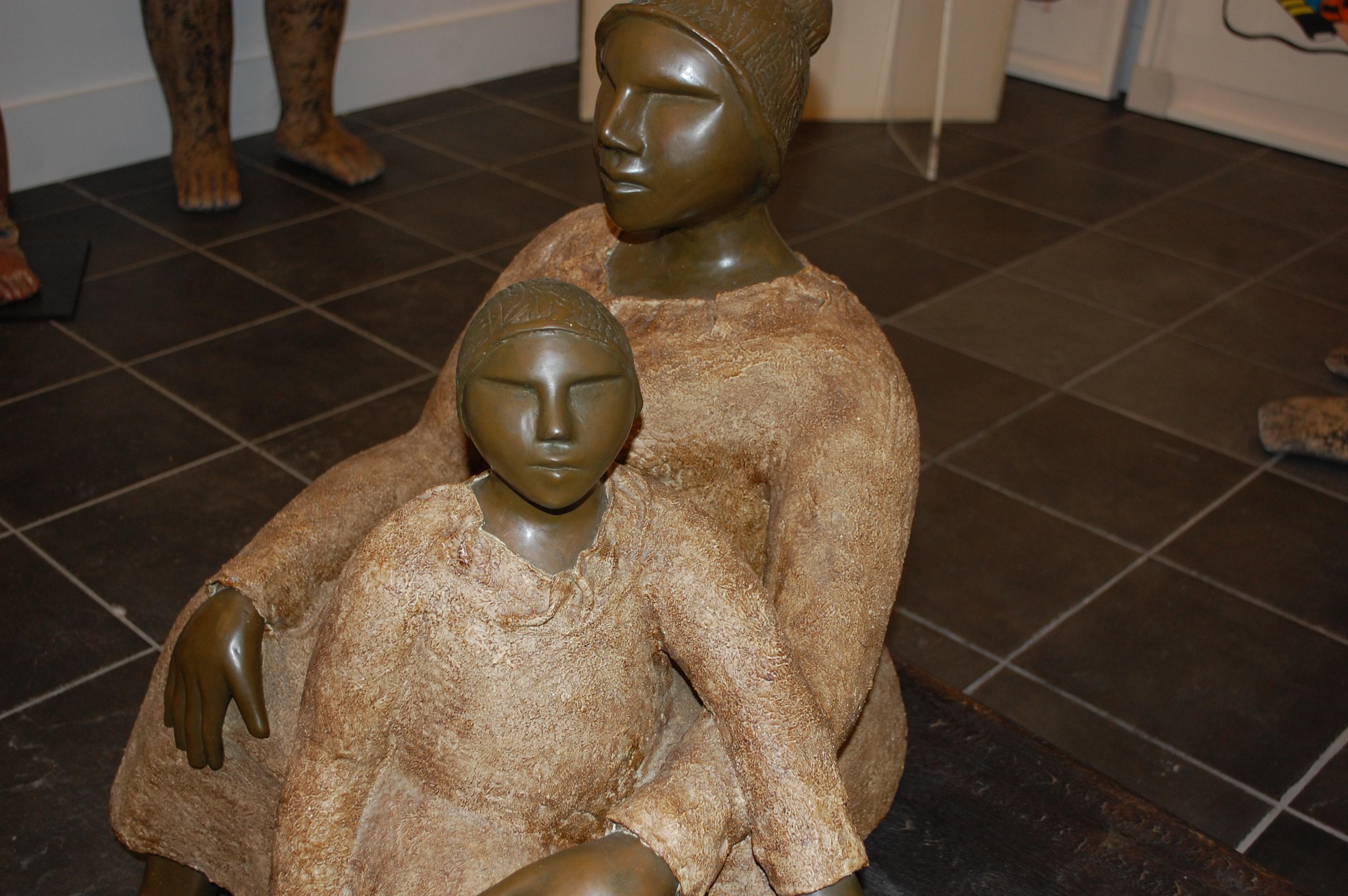 Woman With Child Sitting On The Bench  - Brown Figurative Sculpture by Neptaly Valero 