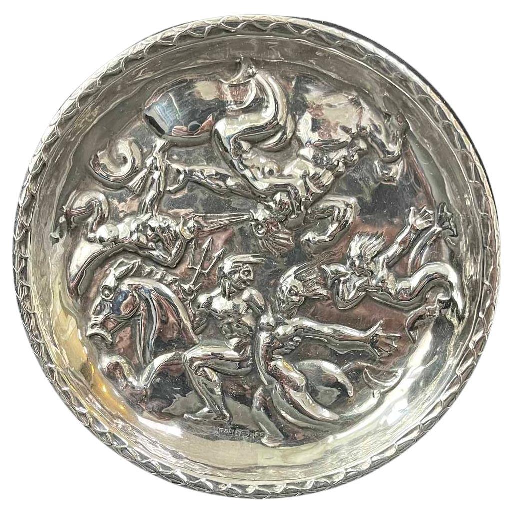 „Neptune und seine Kompositionen“, Art-Déco-Weinuntersetzer aus Silber mit mythologischer Szene, Mythologischer Szene im Angebot