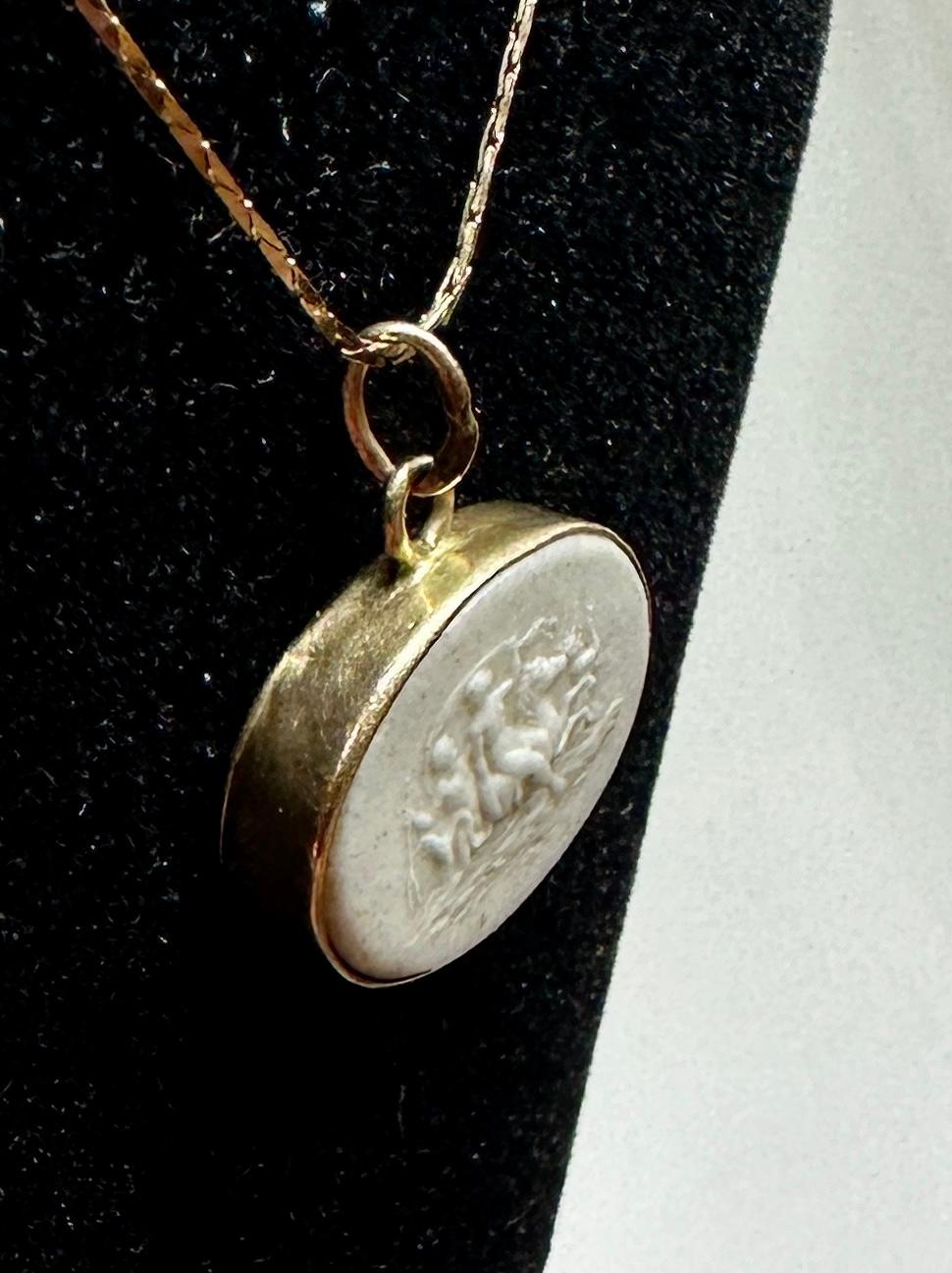 Neptune Arising from the Sea with Horses Cameo Pendant Necklace Gold VIctorian For Sale 2