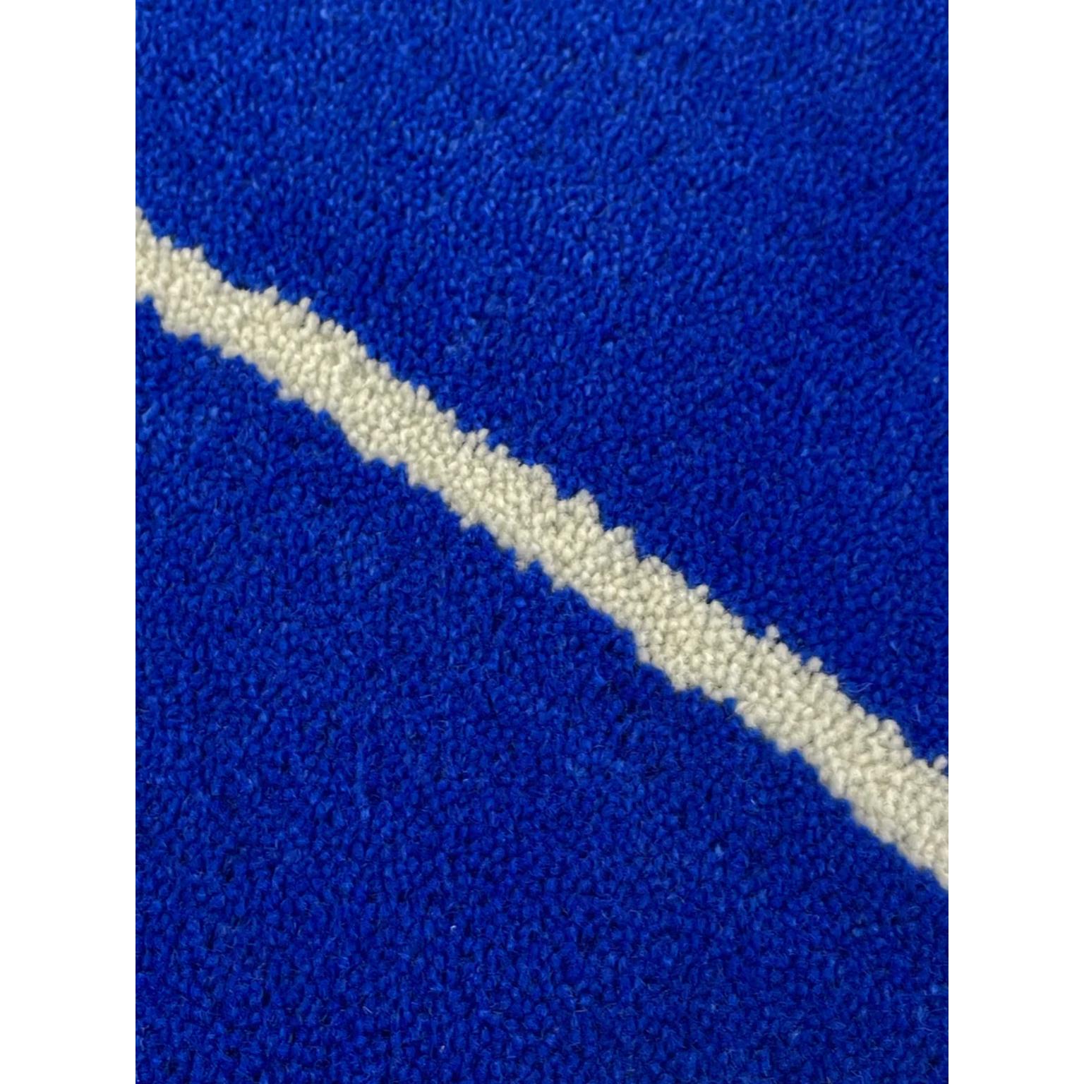 Neptune Squiggle Kleiner Teppich aus neuseeländischer Wolle von Okej Studio (Postmoderne) im Angebot