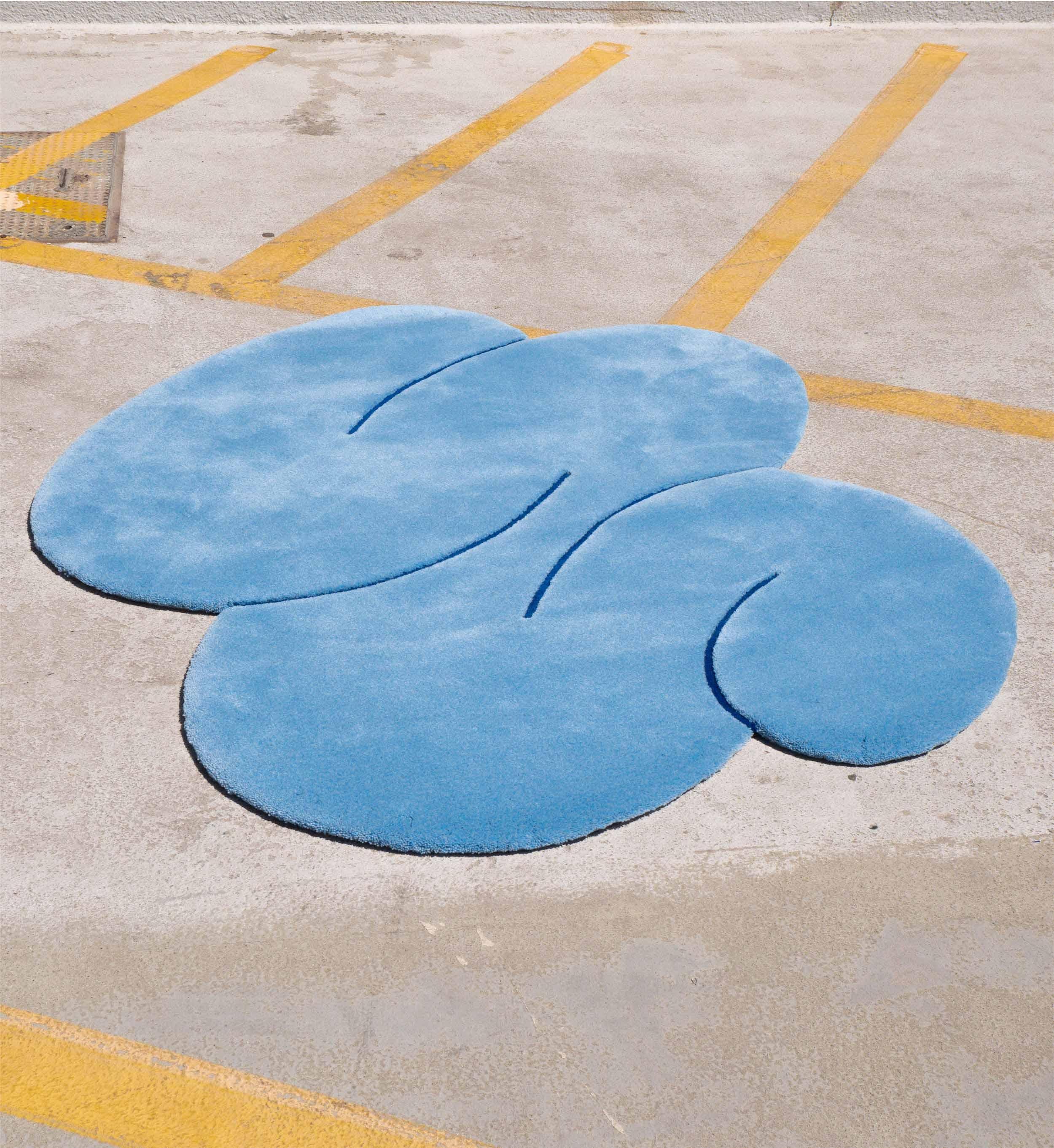Neptune Squiggle Kleiner Teppich aus neuseeländischer Wolle von Okej Studio (21. Jahrhundert und zeitgenössisch) im Angebot