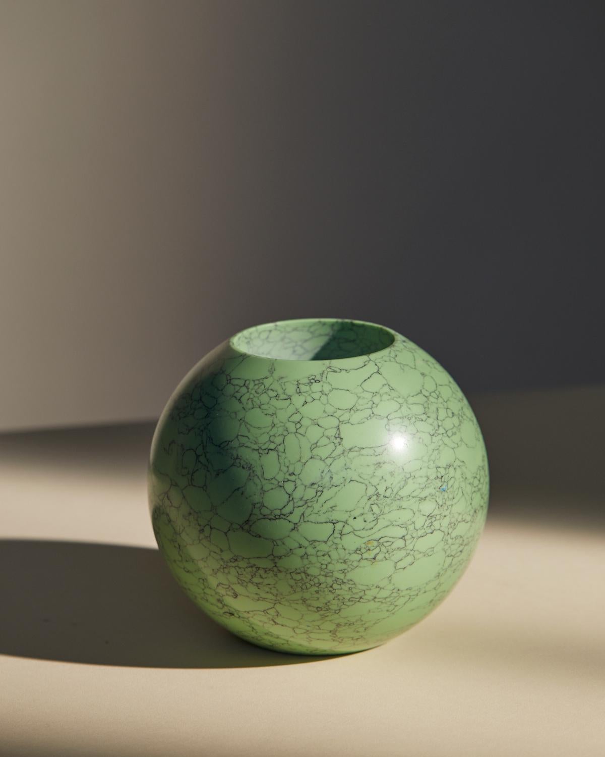 Vaso Neptune in Pistacchio, marmo frantumato e resina, di Colours of JoYE in vendita 2