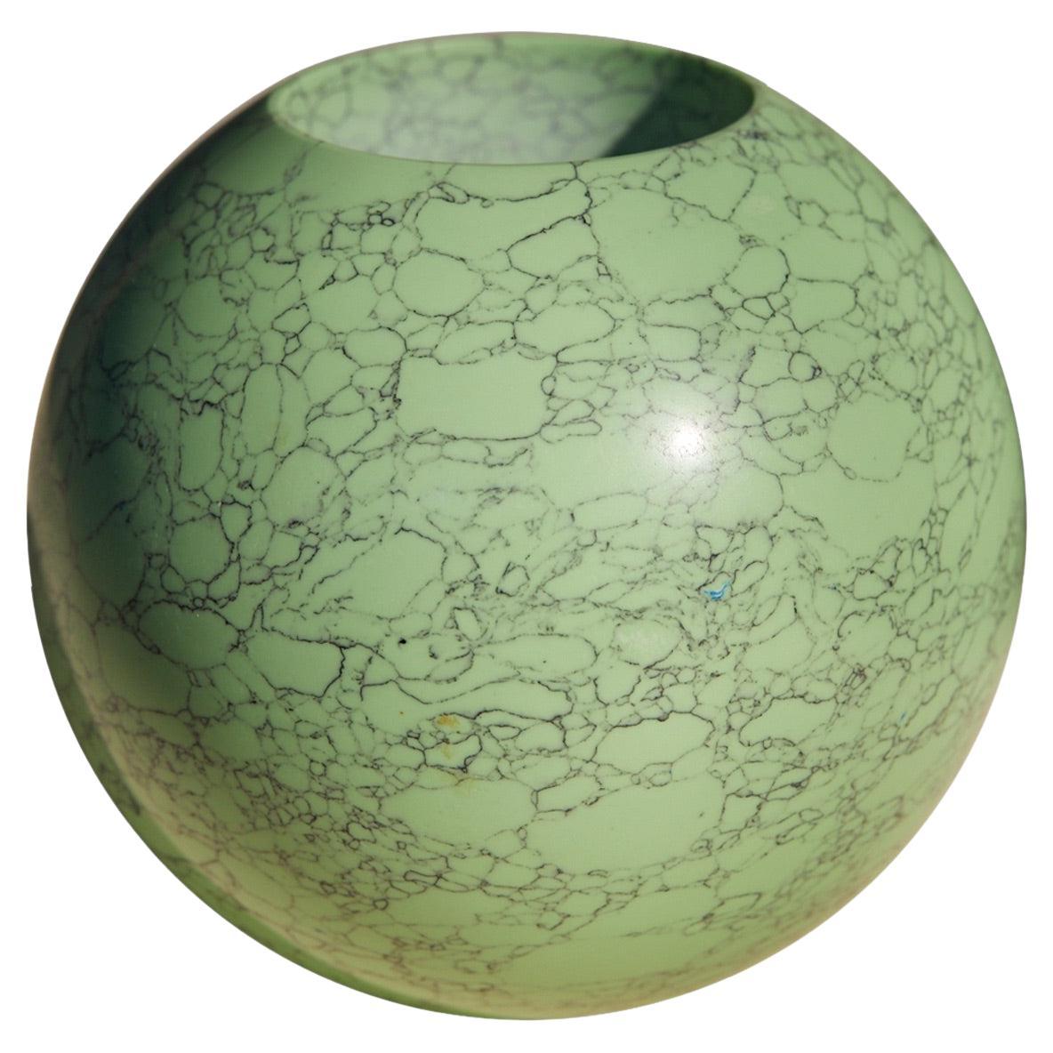 Vaso Neptune in Pistacchio, marmo frantumato e resina, di Colours of JoYE in vendita