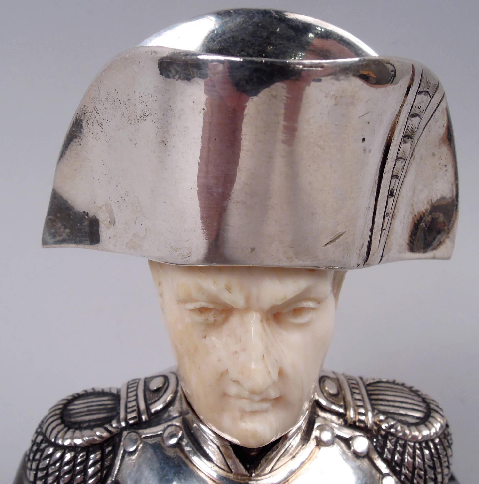 Busto di Napoleone I in argento tedesco Neresheimer su base in cristallo di rocca In condizioni buone in vendita a New York, NY