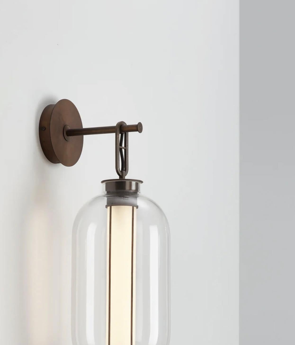 Neri & Hu Bai A Ba Lámpara de Pared de Cristal Bronce-Transparente Para Parachilna Español en venta