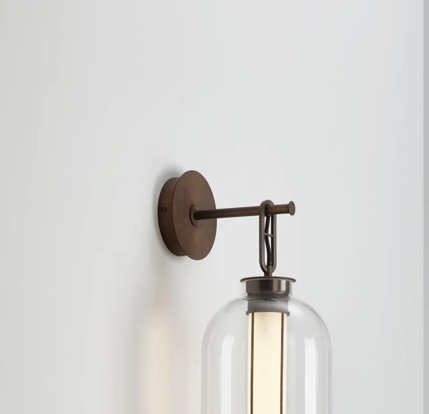 Neri & Hu Bai A Ba Lámpara de Pared de Cristal Bronce-Transparente Para Parachilna Acero en venta