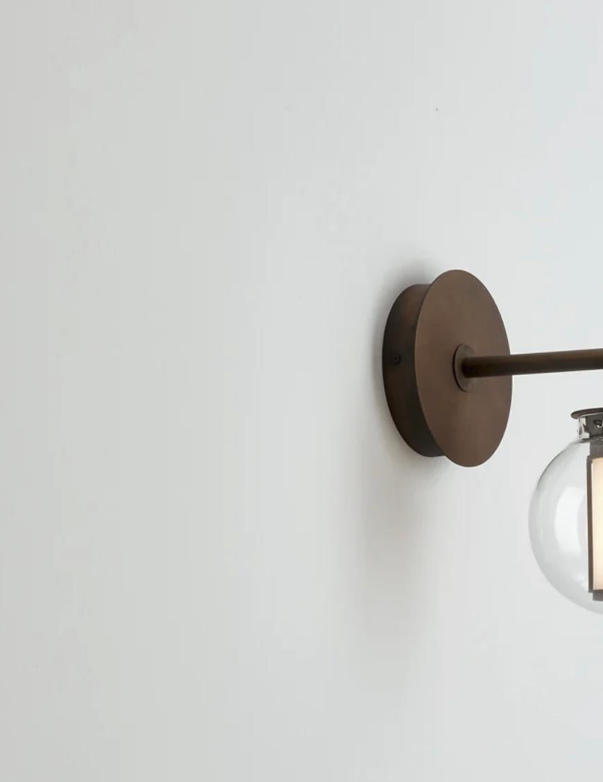 Mid-Century moderno Neri & Hu Bai A Di Di Lampada da Parete in Vetro Trasparente Bronzo Per Parachilna in vendita
