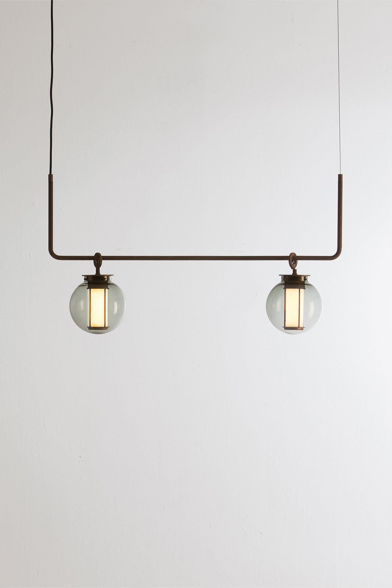 Lampadario BAI T 

Lampada a sospensione, modello BAI T MA MA Outdoor, disegnata da Neri & Hu nel 2014. 
Prodotto da Parachilna. 

Questa collezione si ispira alle tradizionali lanterne cinesi. Questa versione, tuttavia, è molto sofisticata.