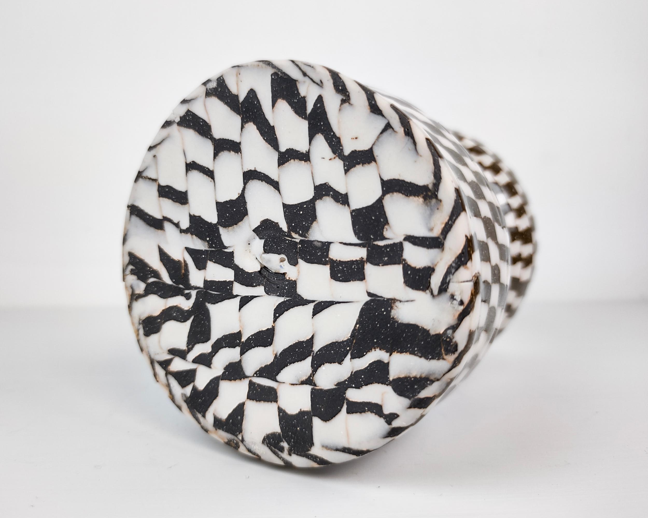 XXIe siècle et contemporain Vase moderne organique pincé à carreaux Nerikomi, fait à la main, par Fizzy Ceramics  en vente