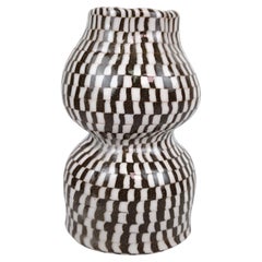Vase moderne organique pincé à carreaux Nerikomi, fait à la main, par Fizzy Ceramics 