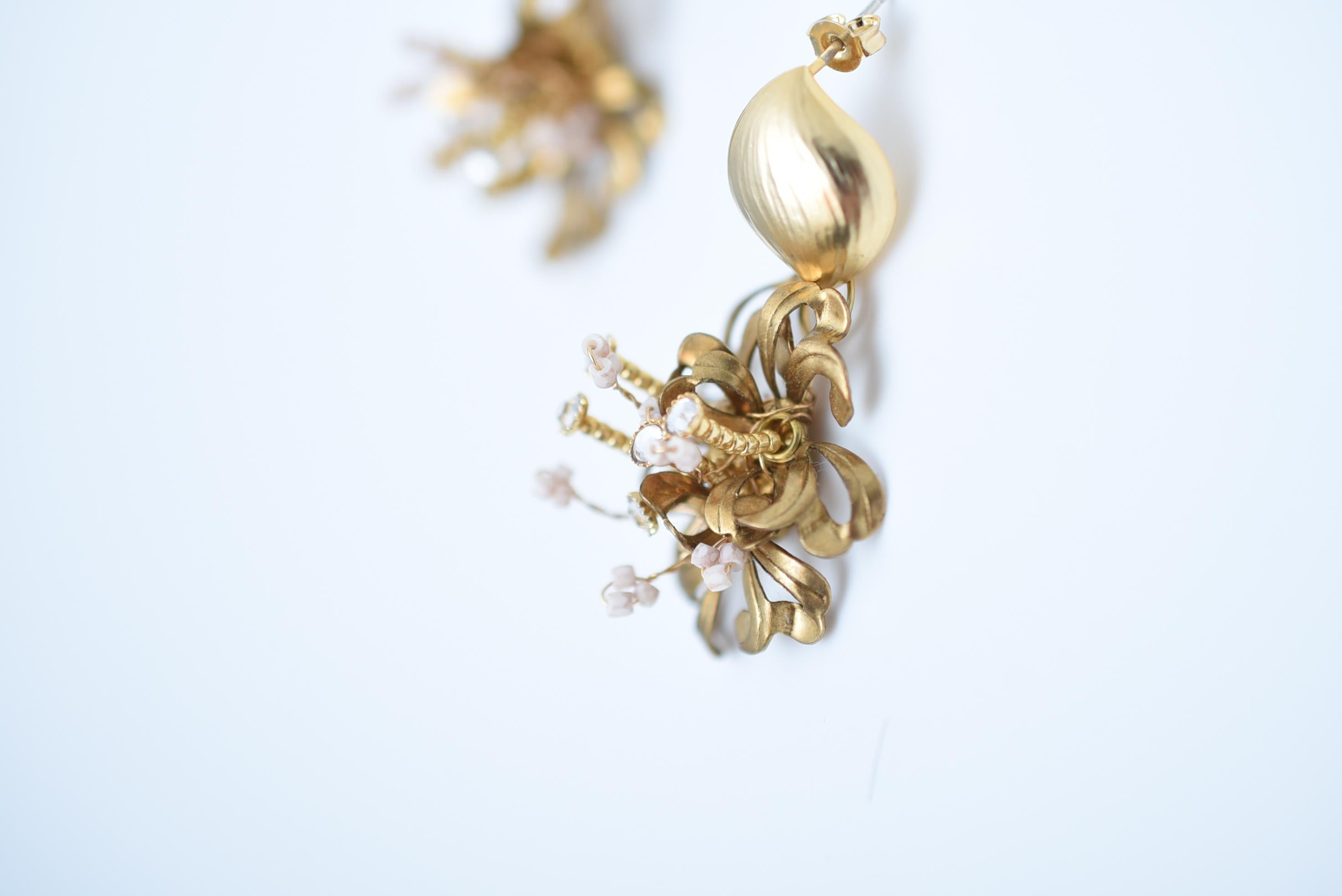 Artisan nerine bouquet earring  / vintage jewelry , 1970's vintage parts For Sale