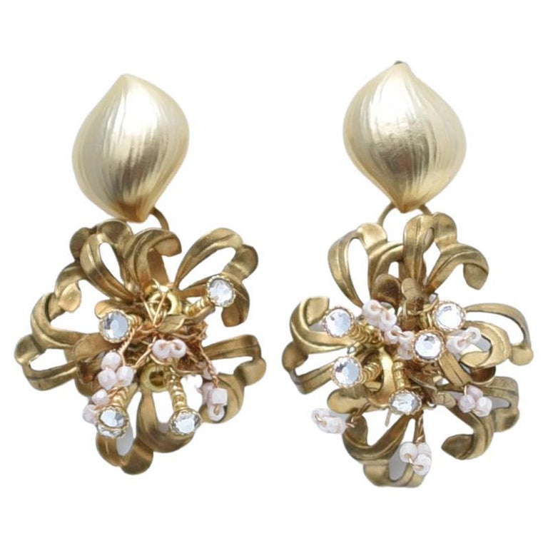 nerine bouquet earring / vintage jewelry ,1970's vintage parts For Sale