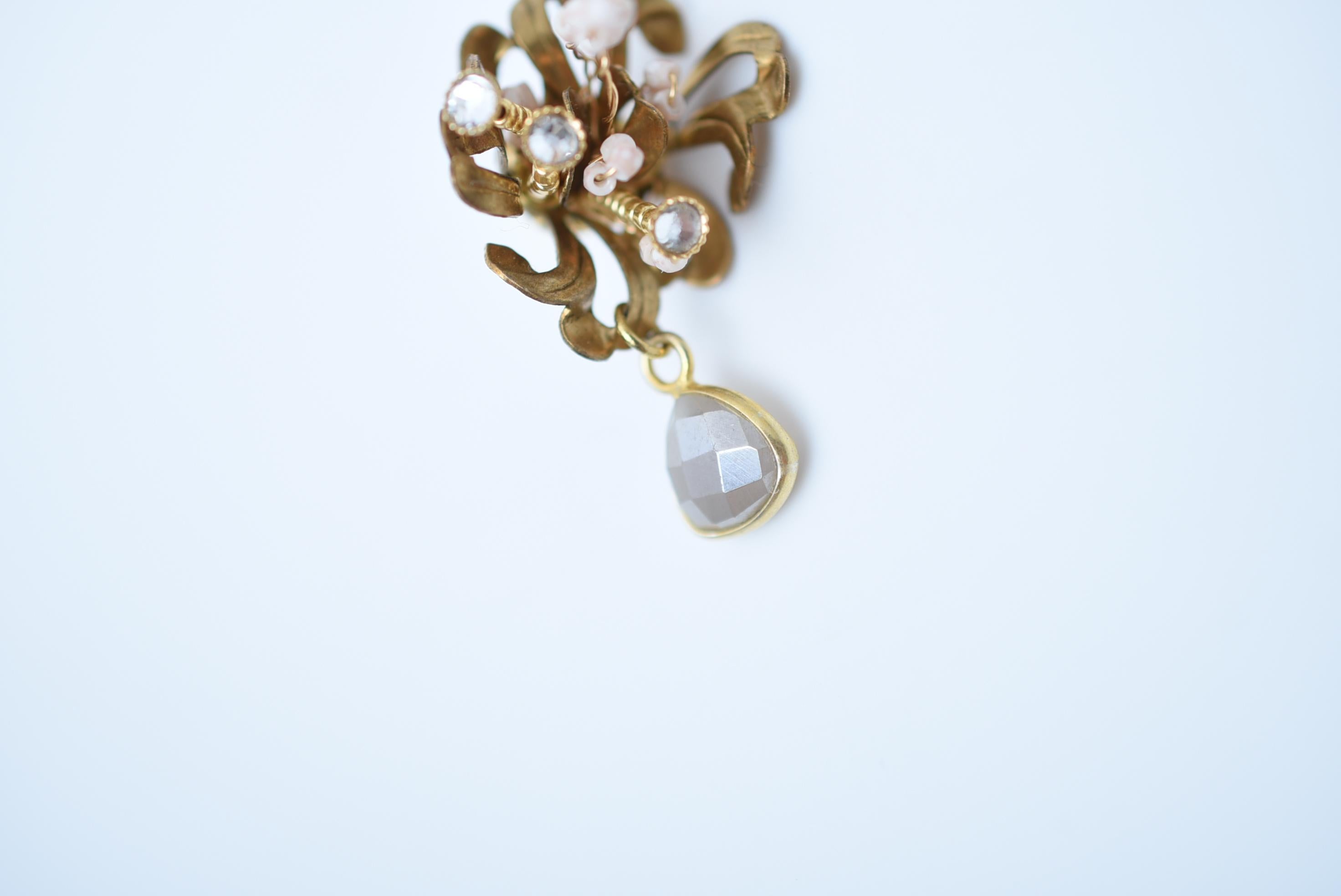 Artisan nerine flower earring  / vintage jewelry , 1970's vintage parts For Sale