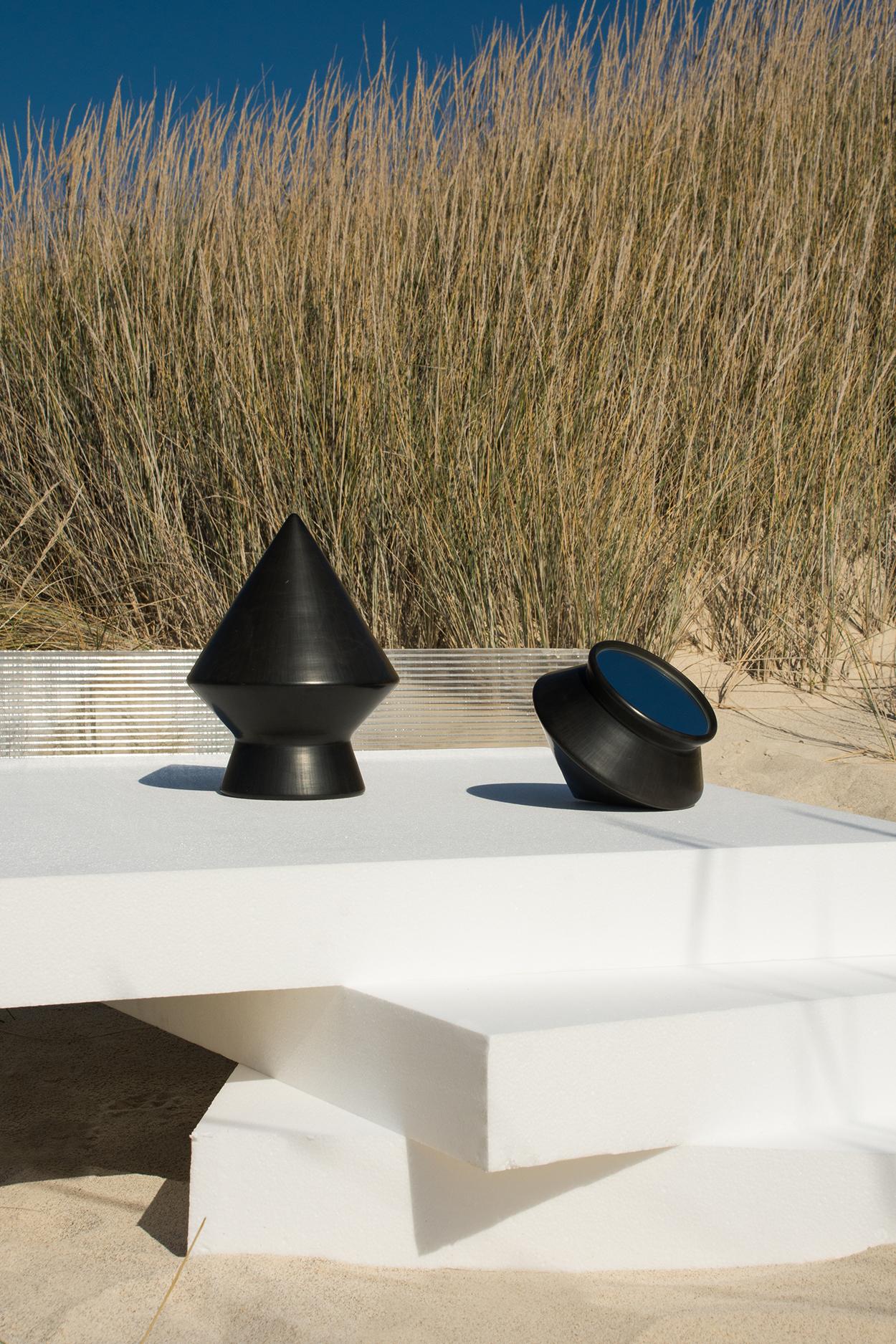 Bucchero is the new black. Fragments of a distant time, shaped by hands and fire. NERO is an experiential interpretation of the bucchero ceramic technique. An exploration aimed at taking the material beyond its usual canons of aesthetics and use.