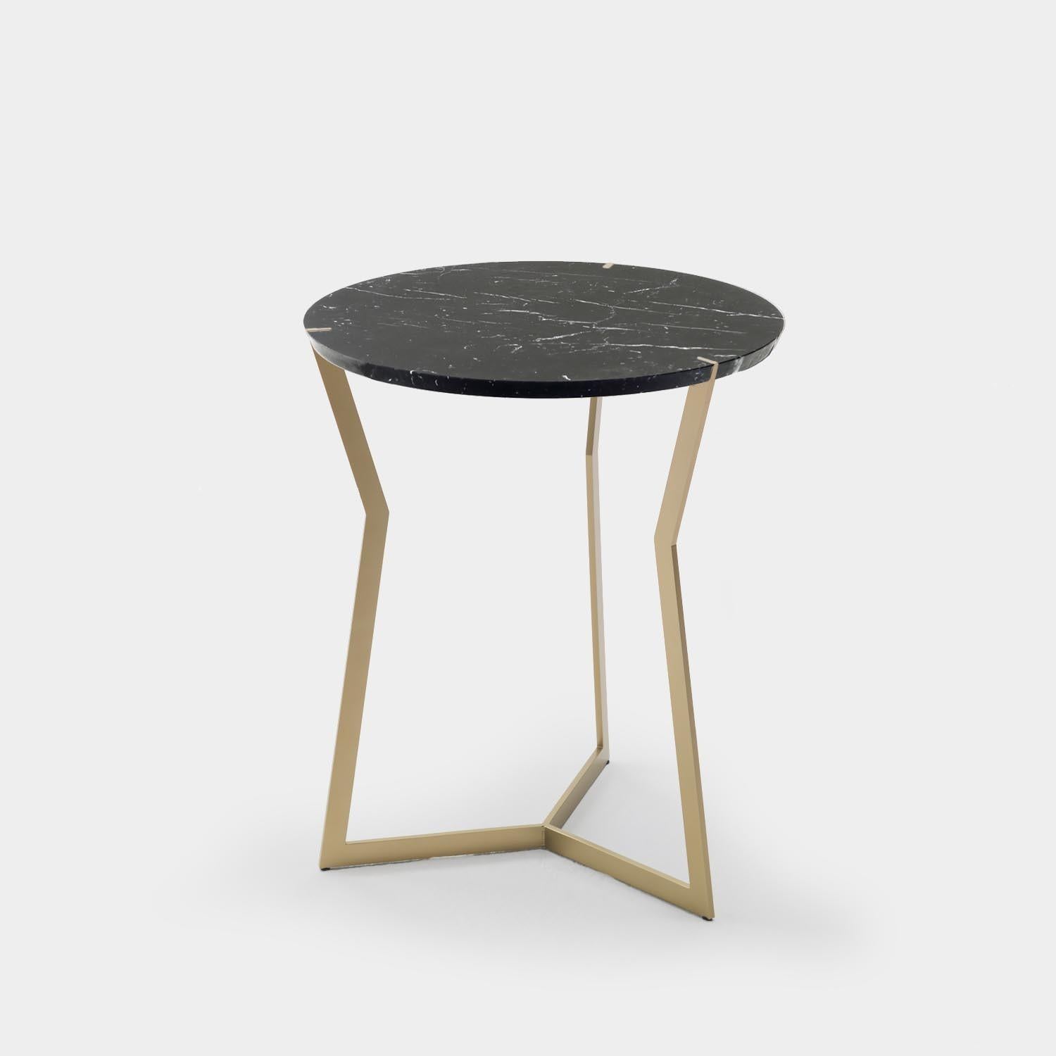 Moderne Table d'appoint en marbre Nero Star par Olivier Gagnère en vente