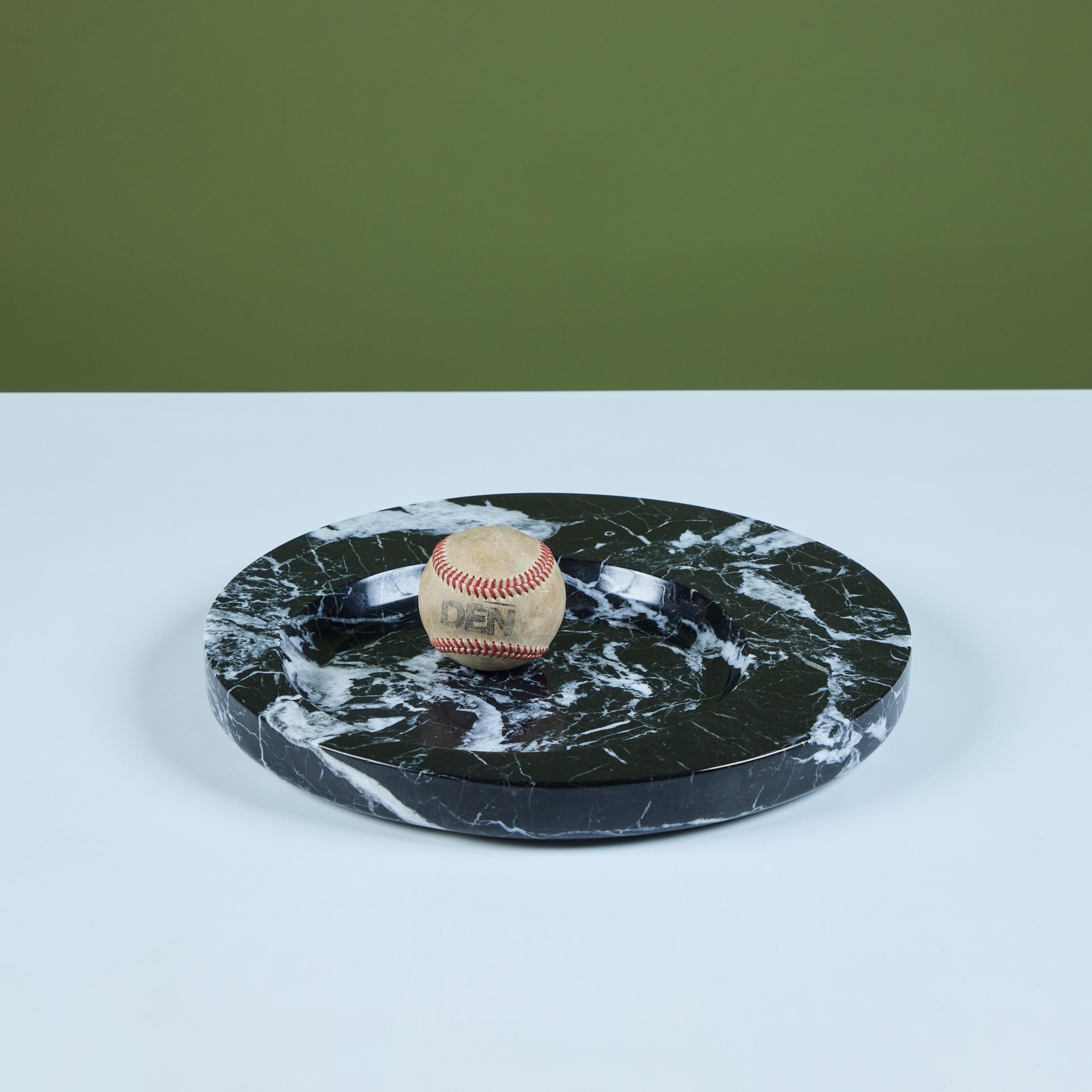 Postmoderne Plat en marbre Nero Marquina en vente