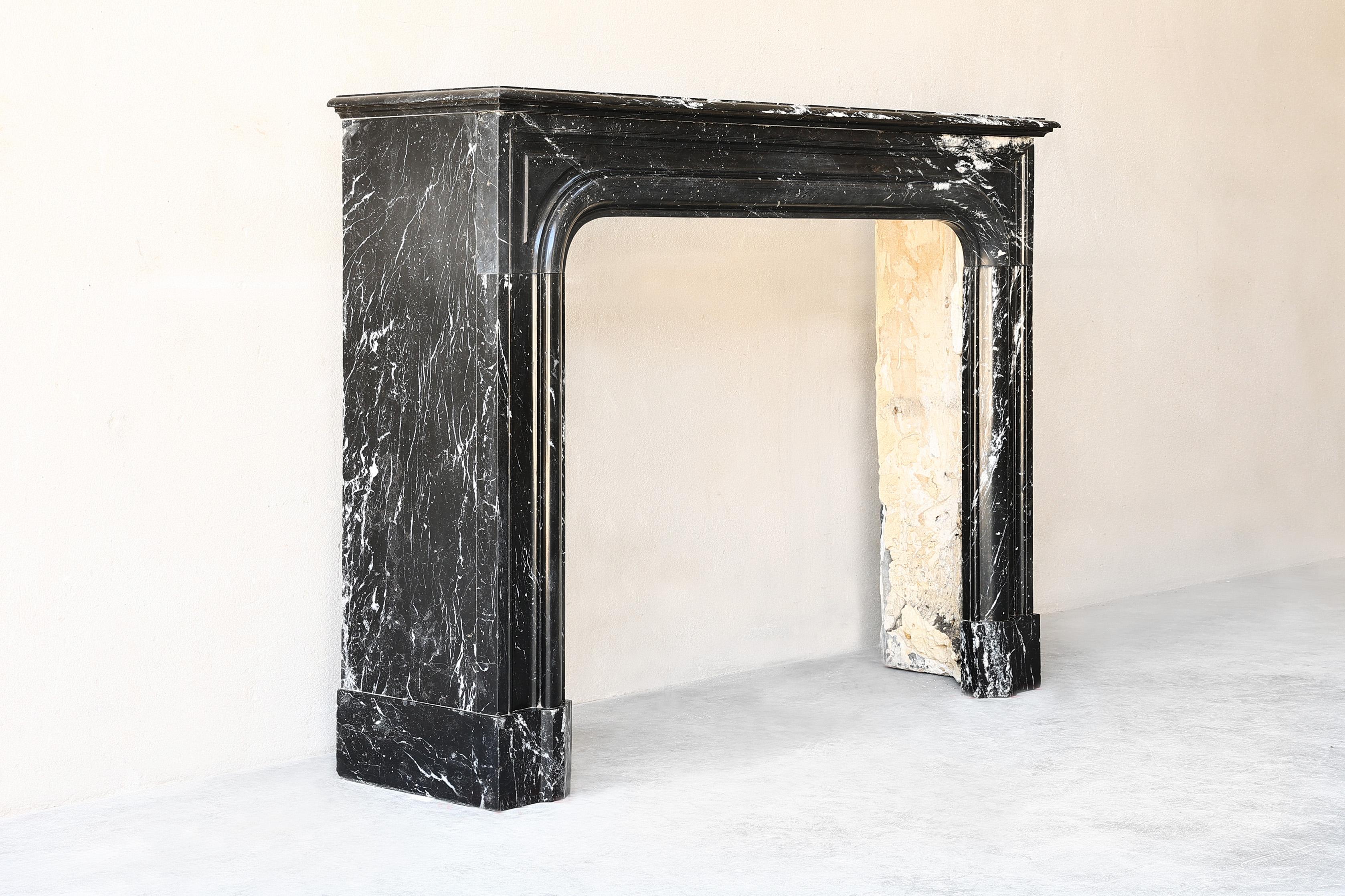 Other Nero Marquina marble fireplace from the 19th century in style of Louis XIV