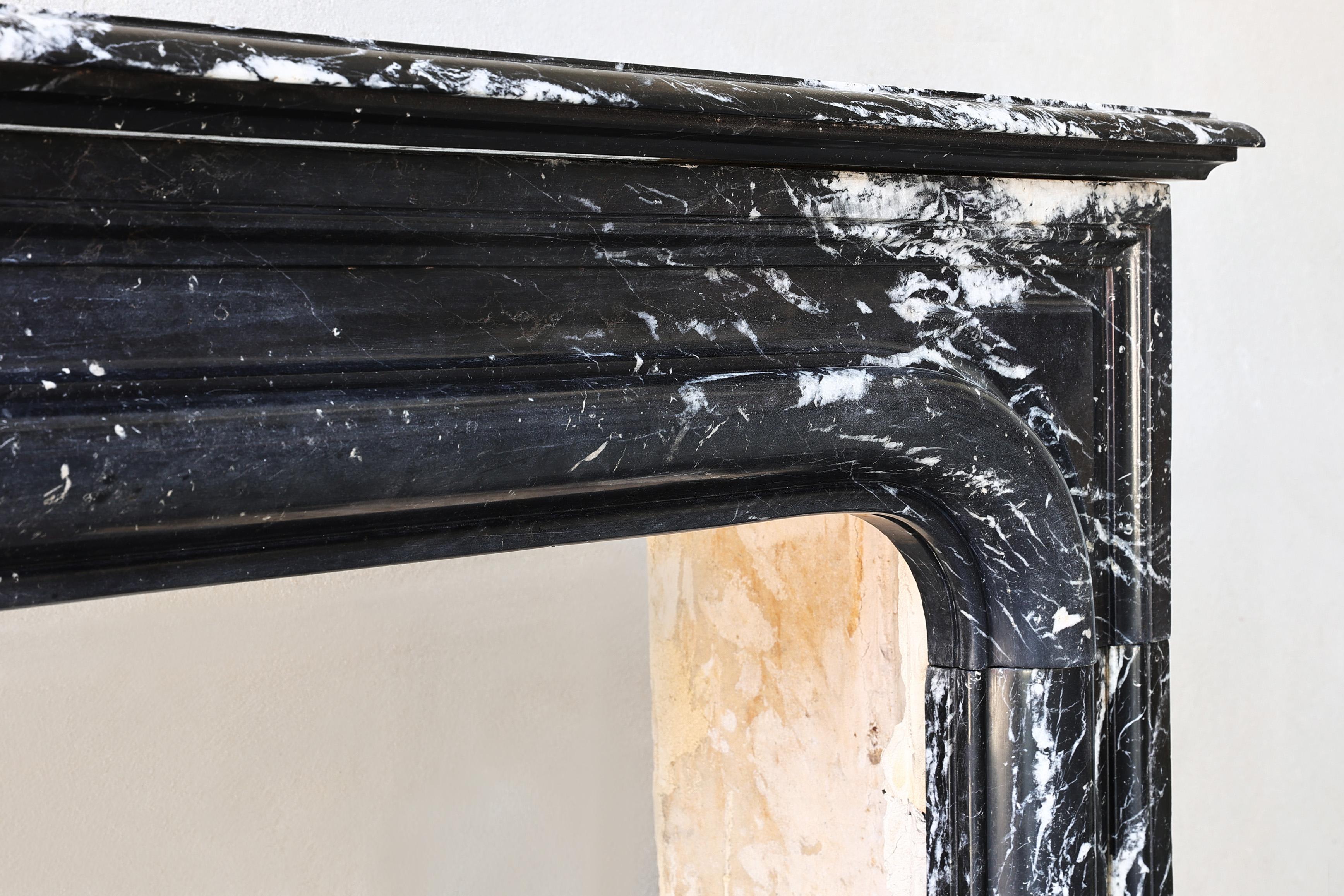 Nero Marquina marble fireplace from the 19th century in style of Louis XIV In Good Condition In Made, NL