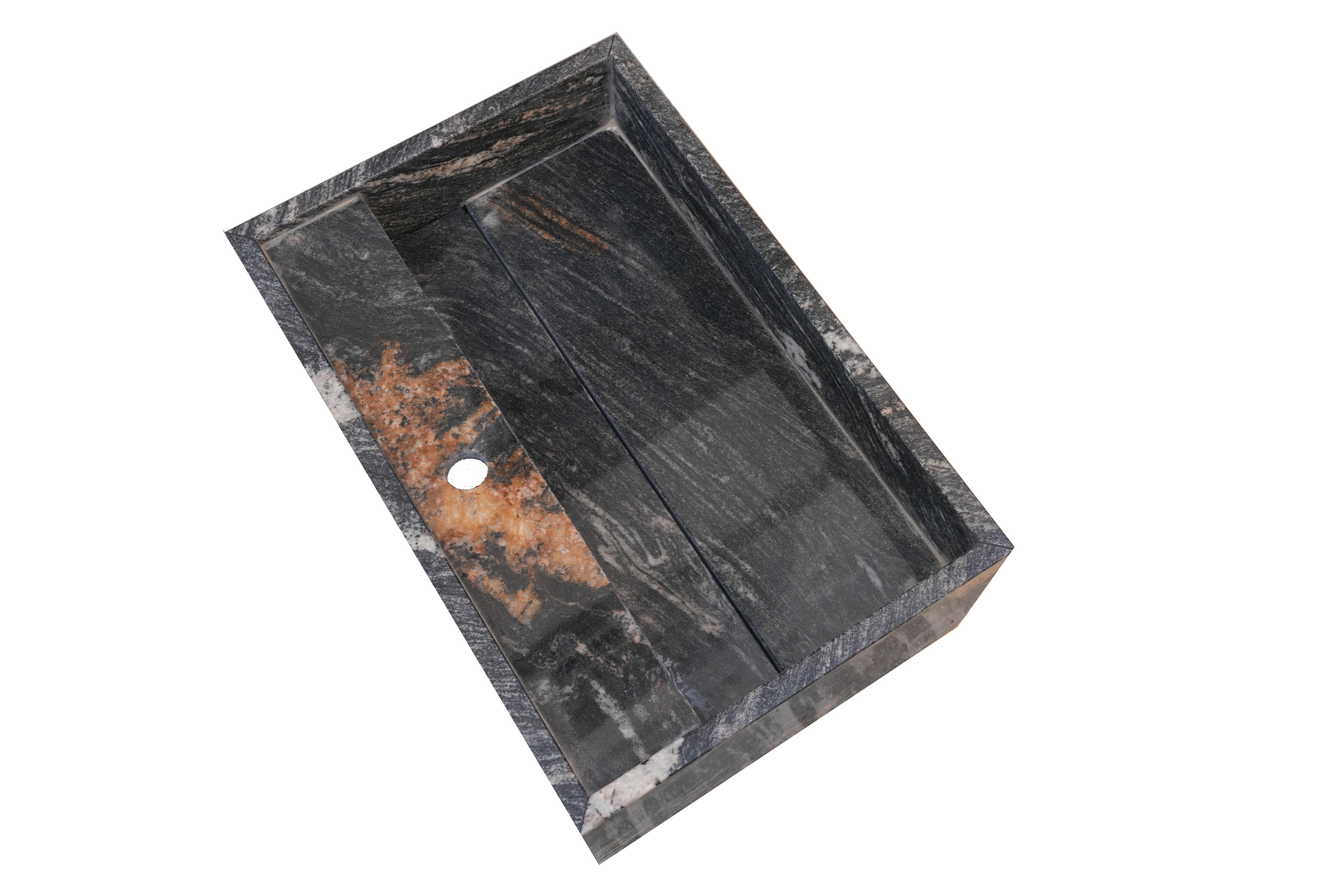 Fregadero de Mármol Nero Marquina
Diseñado por Partisan Studio, Bruselas, 2025
Fabricado localmente en Bélgica
Edición limitada - 1 de 3 disponibles

Esculpido en mármol macizo Nero Marquina, este espectacular fregadero rectangular de Partisan