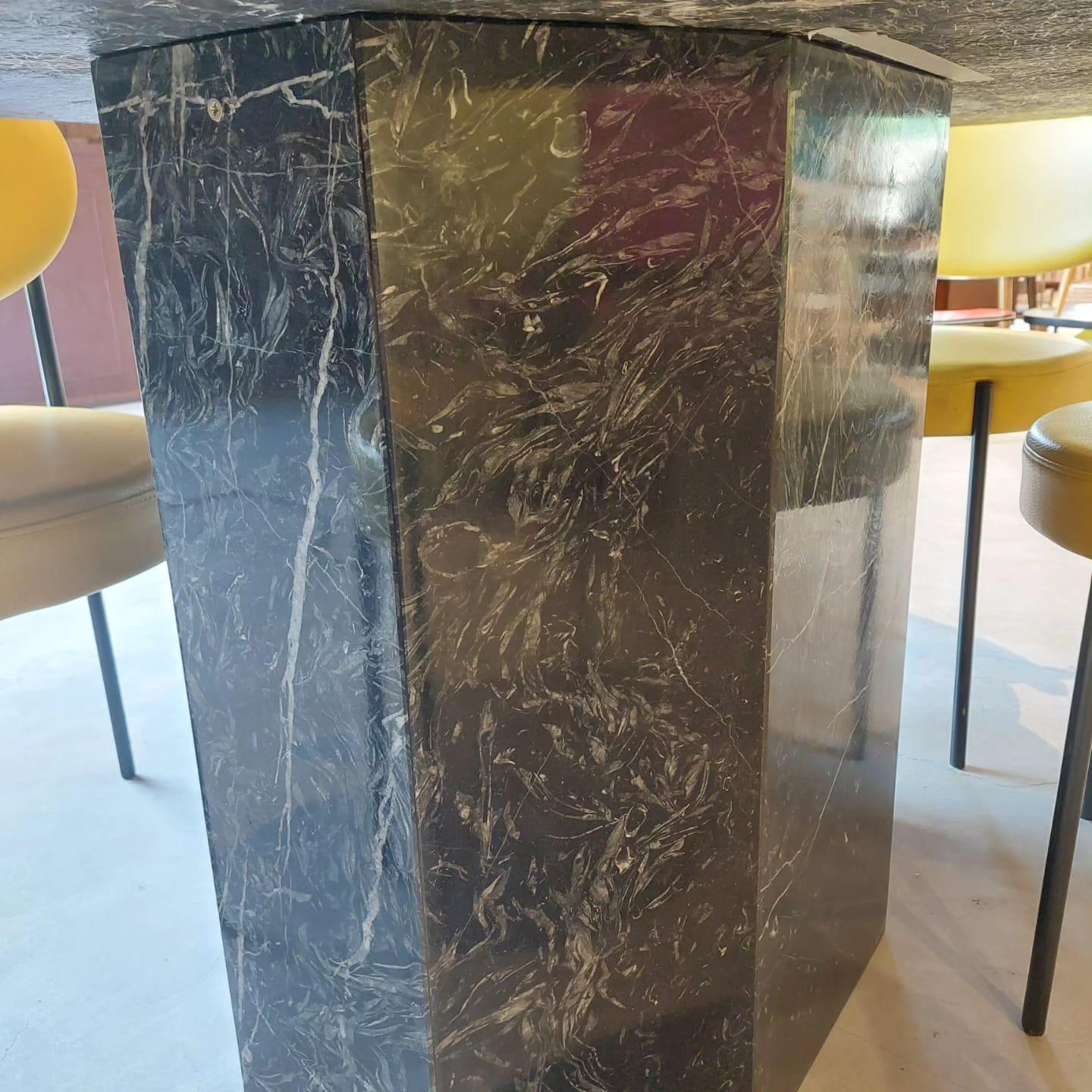 Italiano Tavolo in marmo Nero Marquina, Italia, 1970 in vendita