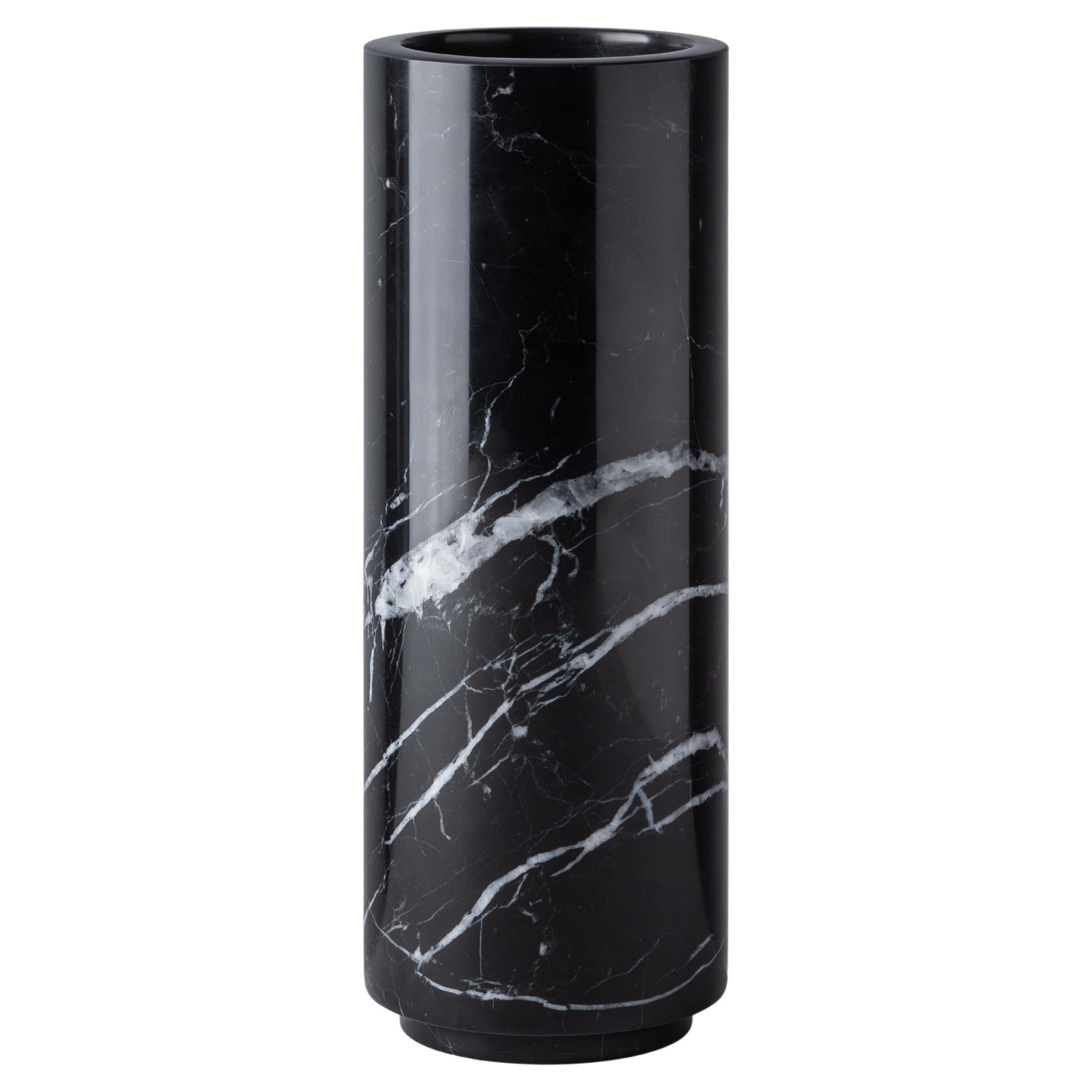 Vase en marbre Nero Marquina