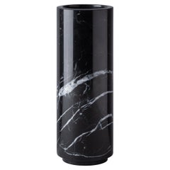 Vase en marbre Nero Marquina
