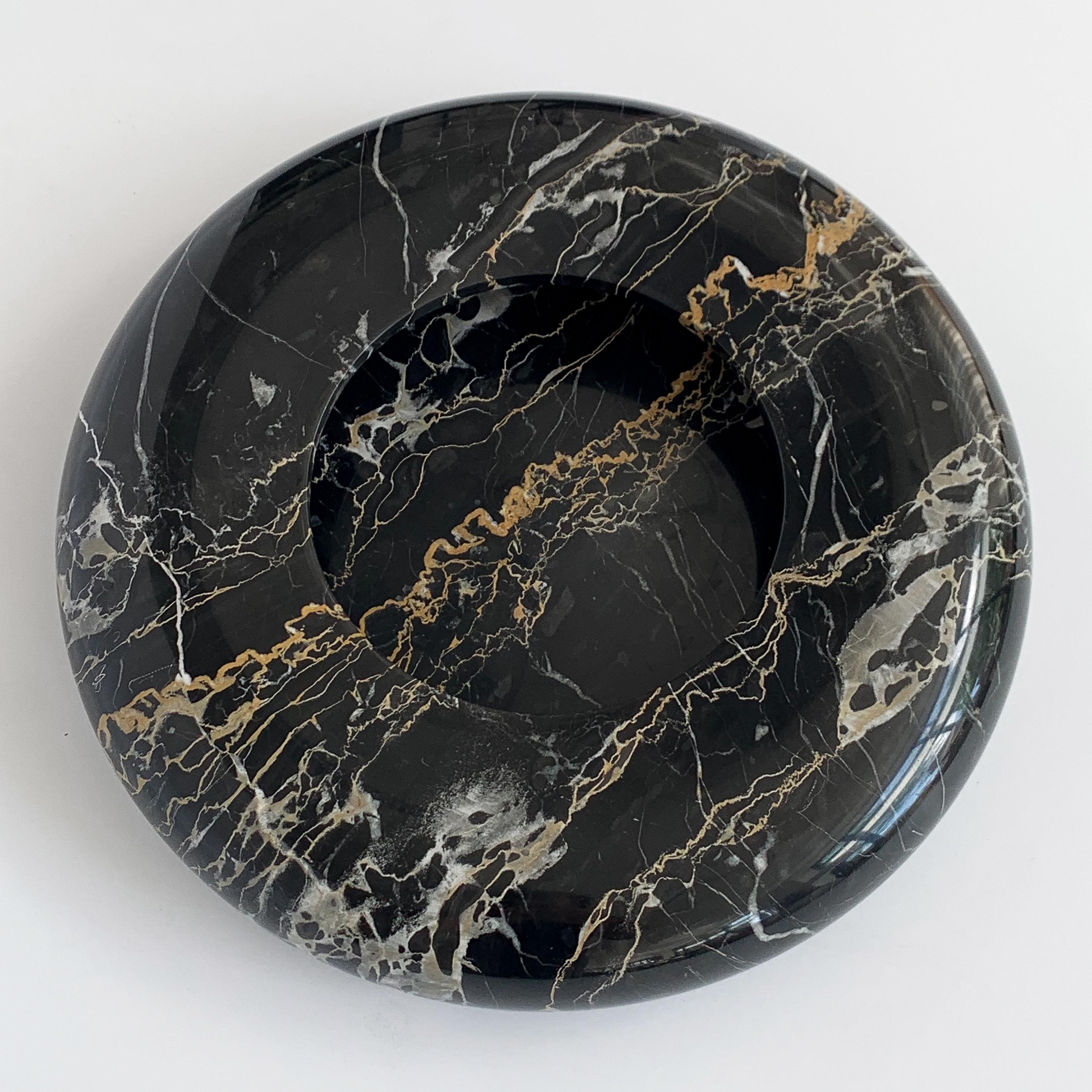 Italian Nero Portoro marble bowl by Sergio Asti for Up & Up, circa 1970s. Black marble with stunning gold, gray and white veining. 5.5