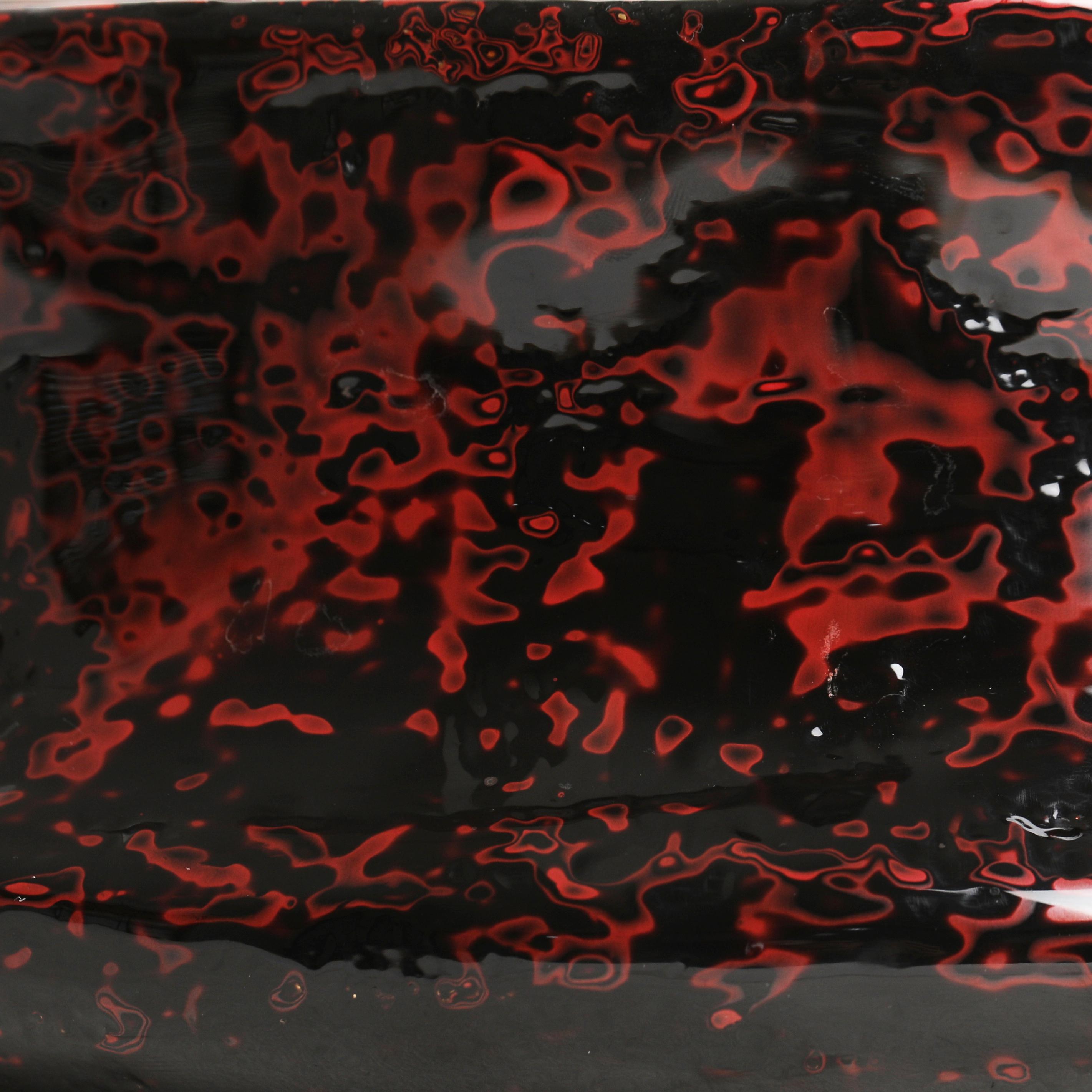 Art Déco Urushi Nature rosso e nero  Vaso in lacca di Nero - Basso di Alexander Lamont in vendita
