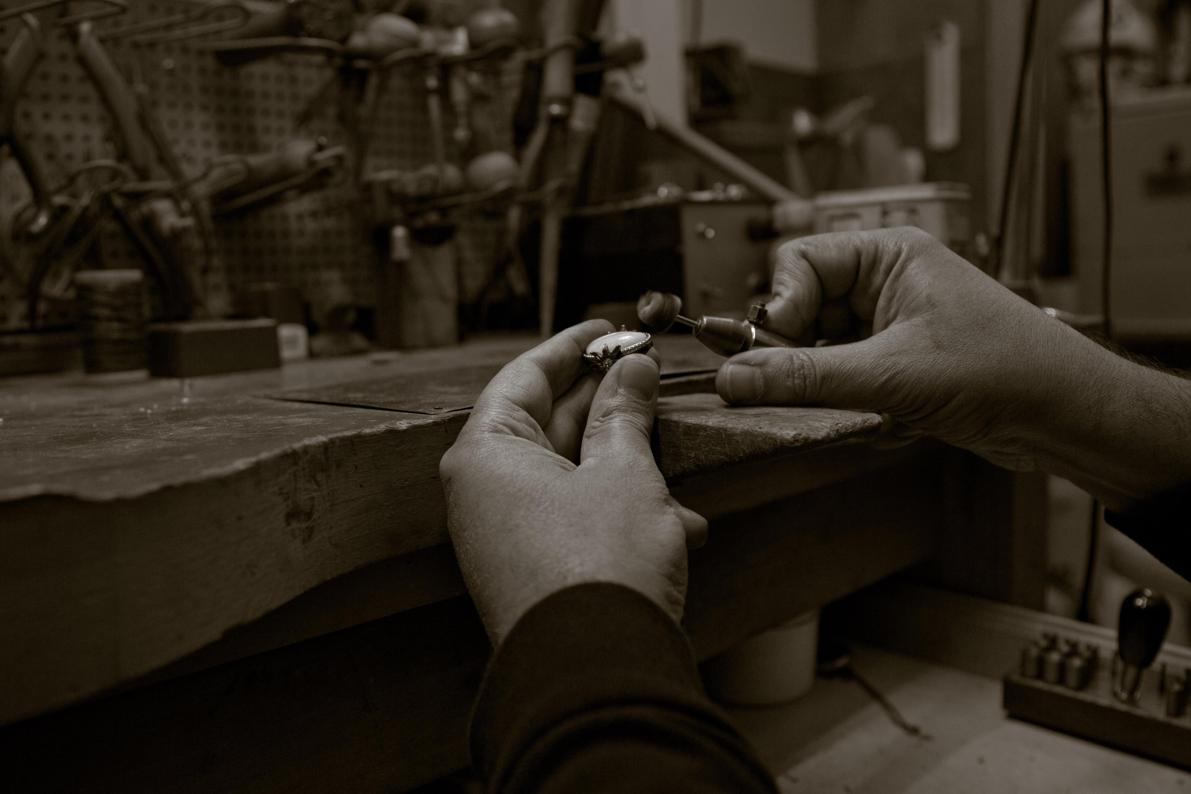 Neroessa Collana Princess of Blue in oro bianco 18 carati con zaffiro e diamante in vendita 6