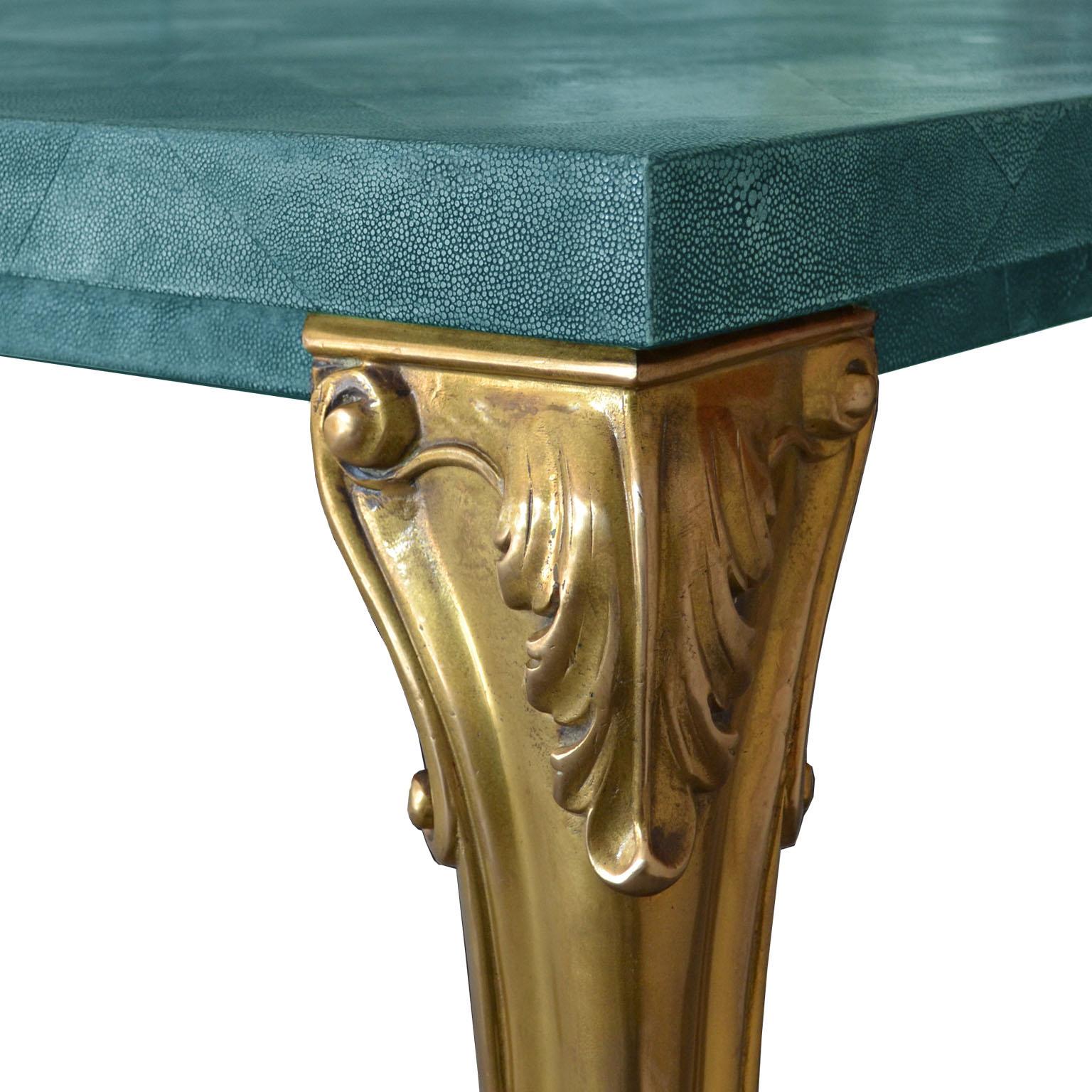 Nerone is a sophisticated dining table, the perfect example of the continuous research of our handicraft laboratory where we emphasize the material “scagliola” in the multitude of its various peculiarities.
The top of the table is decorated using