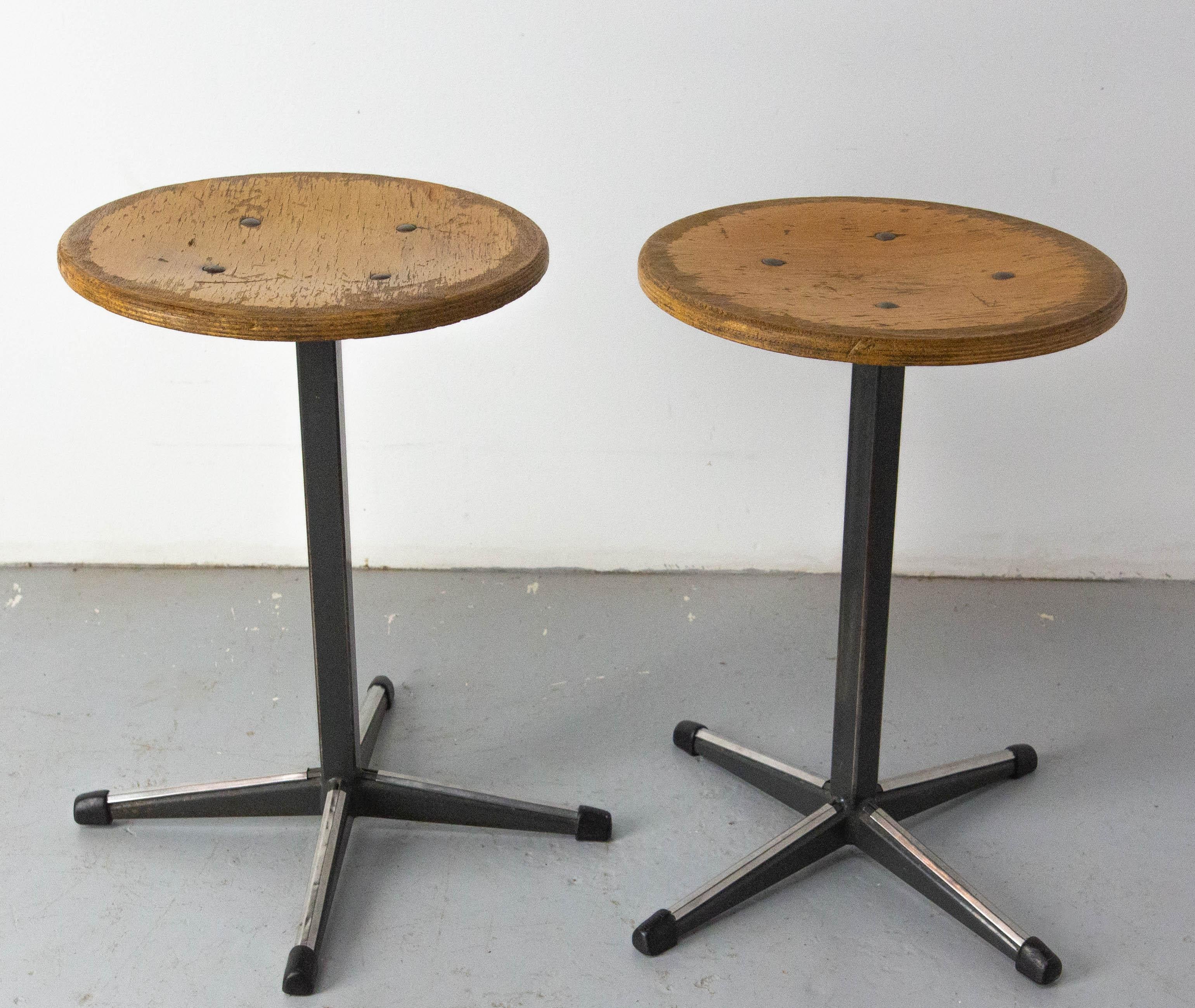 CIRCA Paire de tabourets d'érudit en hêtre et métal d'Amsterdam, vers 1950 en vente 4