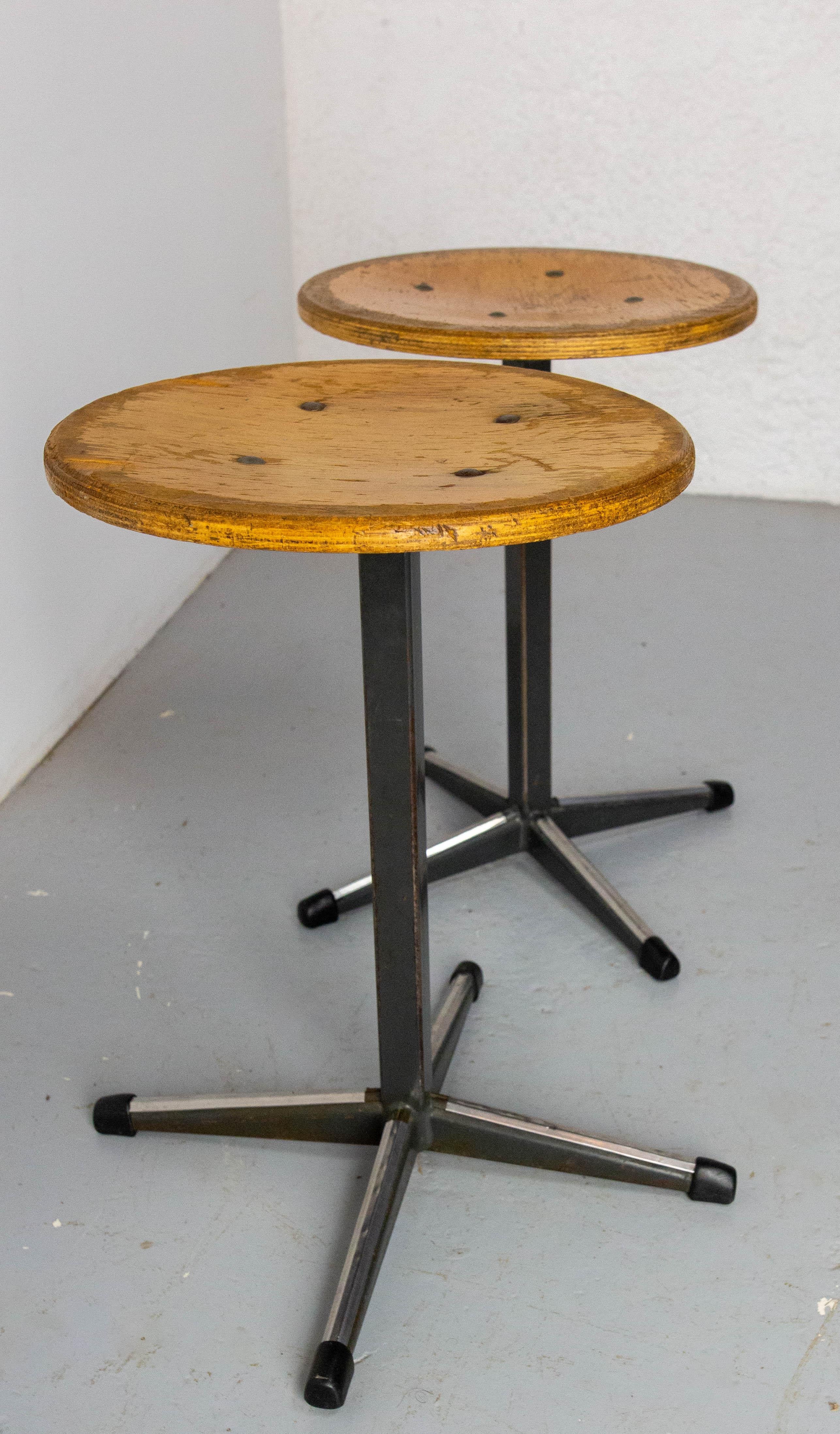 CIRCA Paire de tabourets d'érudit en hêtre et métal d'Amsterdam, vers 1950 Bon état - En vente à Labrit, Landes