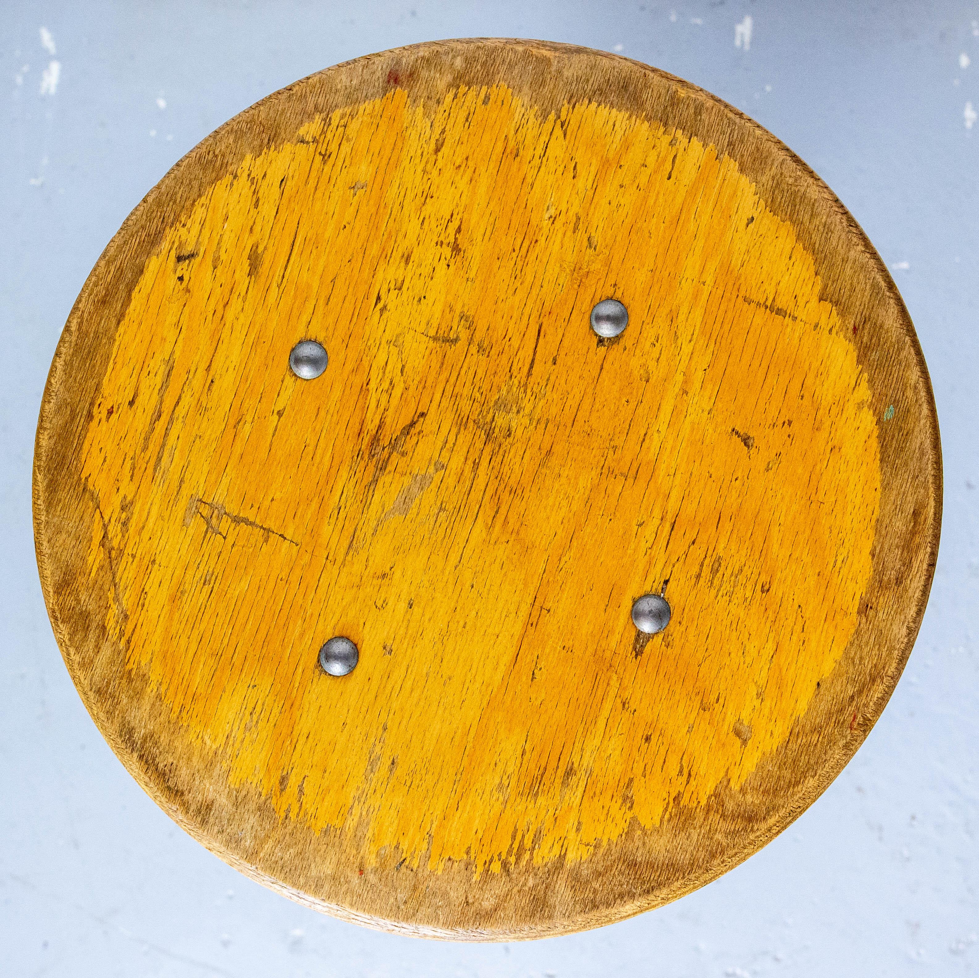 Chrome CIRCA Paire de tabourets d'érudit en hêtre et métal d'Amsterdam, vers 1950 en vente