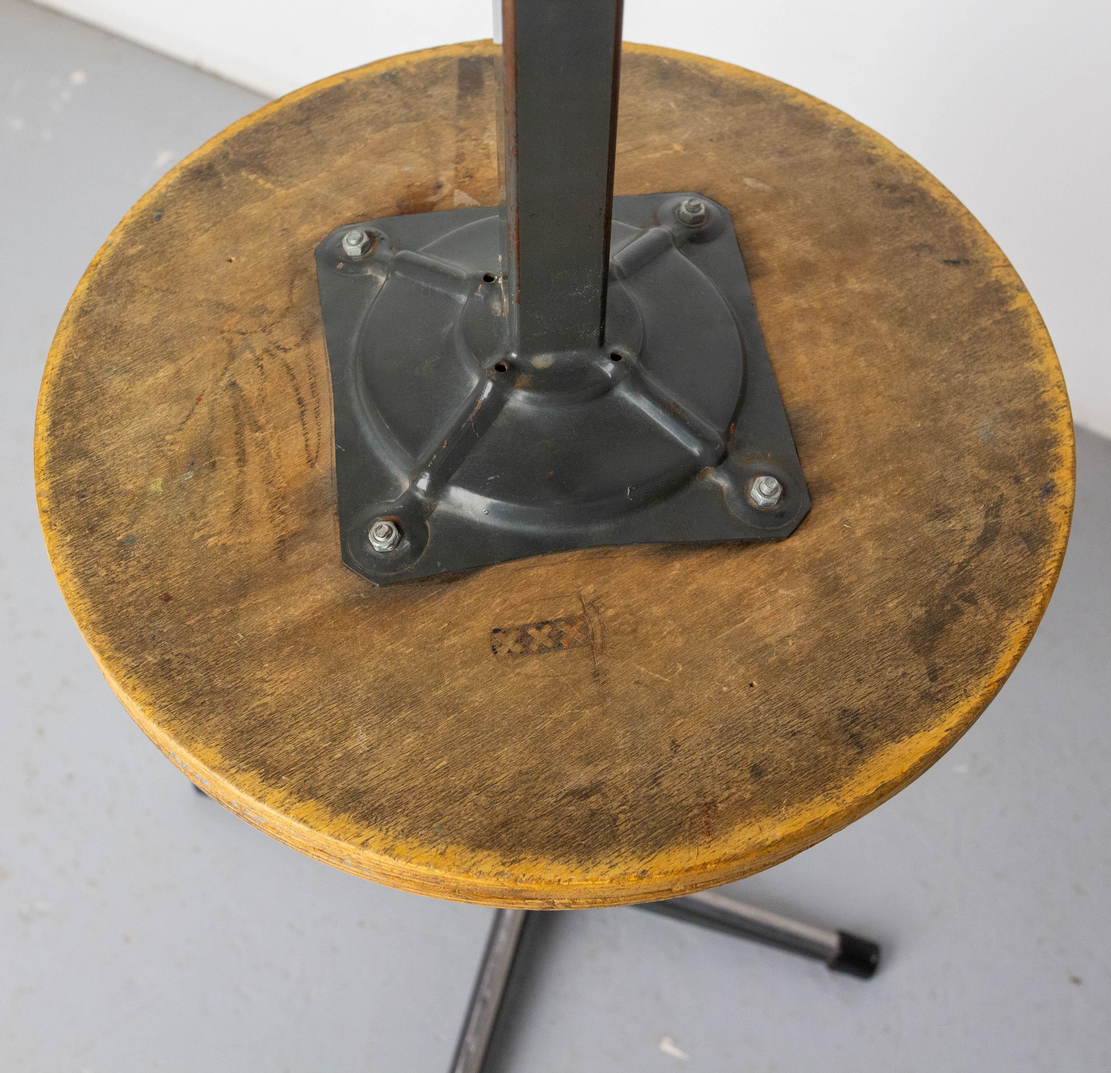 CIRCA Paire de tabourets d'érudit en hêtre et métal d'Amsterdam, vers 1950 en vente 1